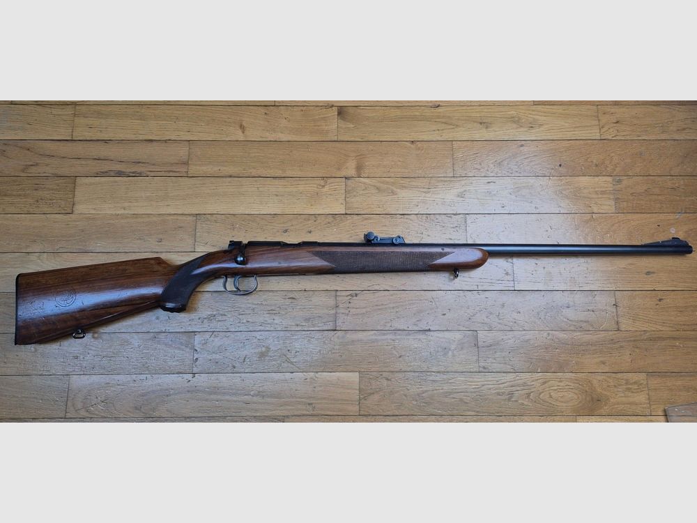 Sehr schöne Wettbewerbsbüchse Mauser ES350 B – III. Reich – Modell Meisterschaftsbüchse – 22LR – Anfängerwaffe 1936 – Mono-Nummer – Premium Lauf – Ein Sprung an der Spitze des Schaftes, aber insgesamt in ausgezeichnetem Zustand, fast neu – TBE, Bild 2 von 35
