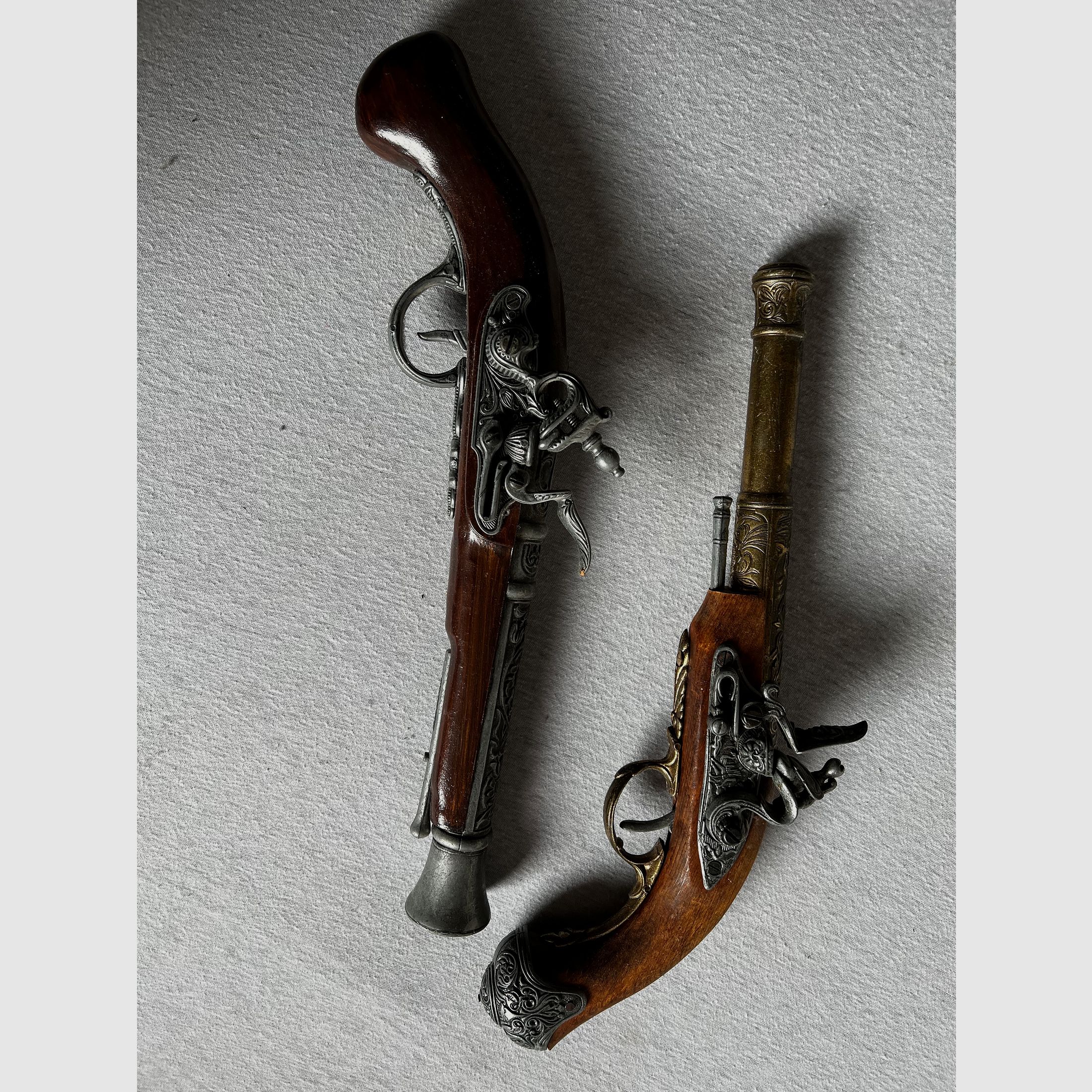 Grande collezione di armi decorative – spade, pistole a pietra focaia, fucili ad avancarica, alabarda, martello da guerra – liquidazione della collezione