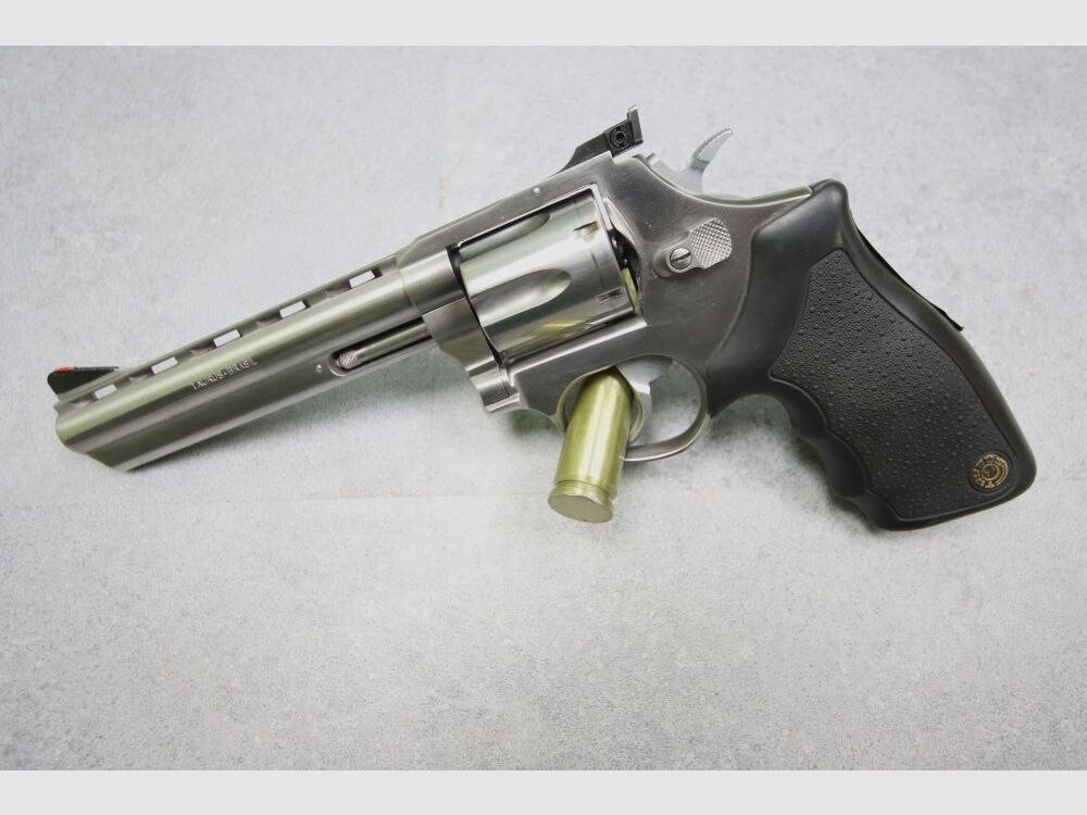 Taurus 689