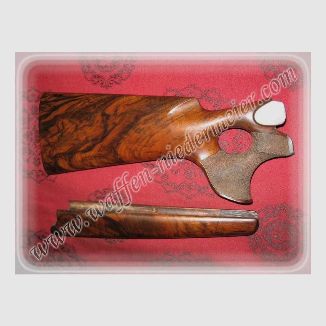Niedermeier R93 luxe kolf van walnootwortelhout, afbeelding 1 van 2