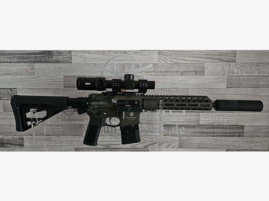 Nowy towar z handlu specjalistycznego - Schmeisser AR15 S4F OD Green 10,5" .223Rem - Zestaw z tłumikiem + lunetą
