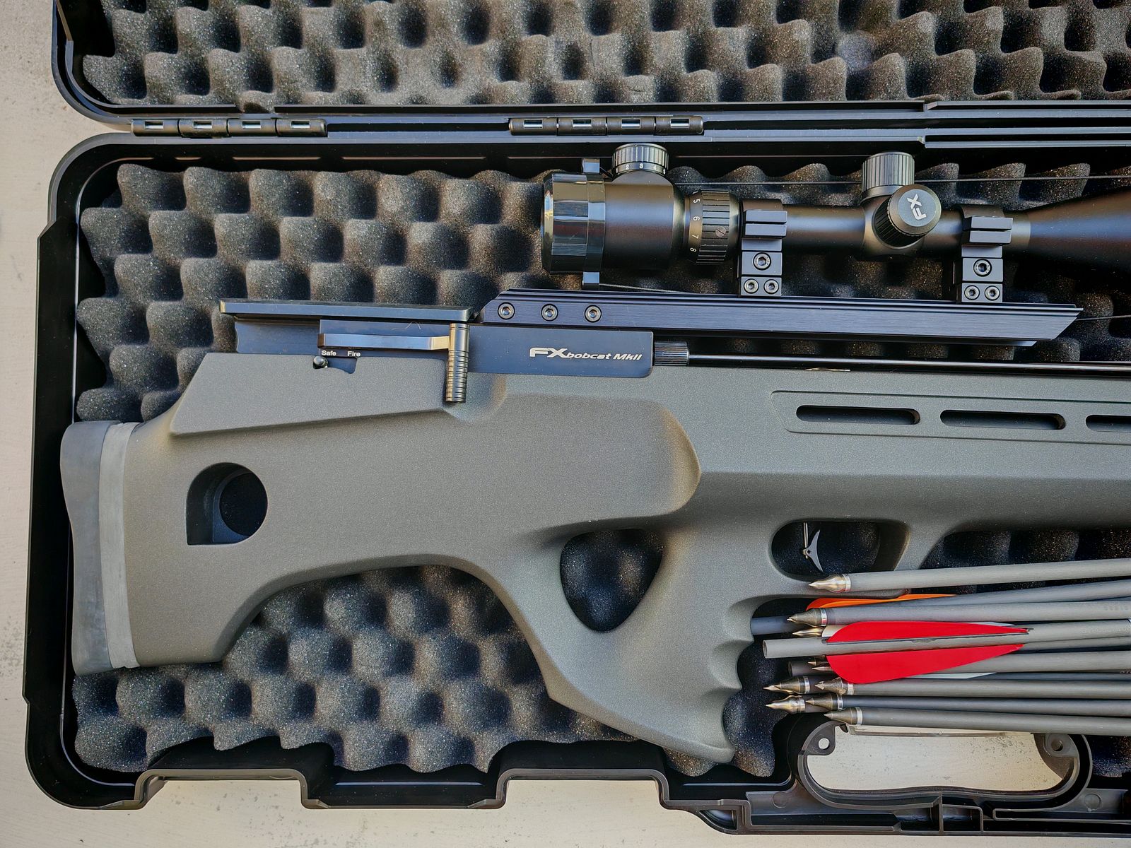 FX Bobcat MK2 Arrow avec lunette de visée et pompe à air FX, arme à air comprimé, arbalète.