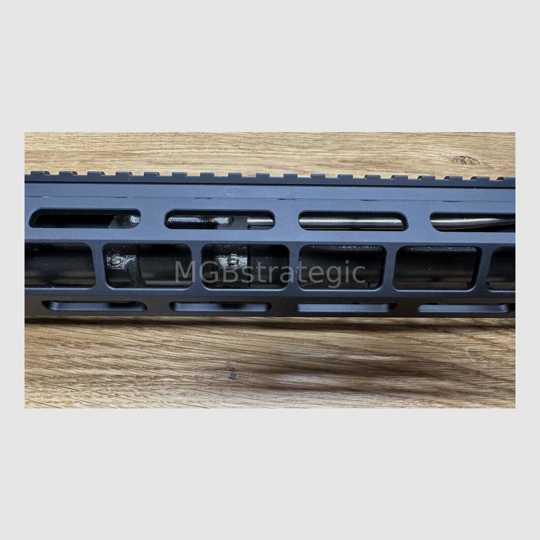 Windham Weaponry - halbautom. Büchse .223Rem RIFLE 16M4 SHAVED FRONT SIGHT - R16M4SFSMIT-16 - 15″ Windham Weaponry Aluminum M-LOK Free Float Handguard - 16" Lauf - Gewicht 2,88 kg ungeladen - System AR15 AR-15