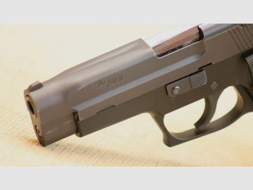 SIG Sauer P220 9mm Luger