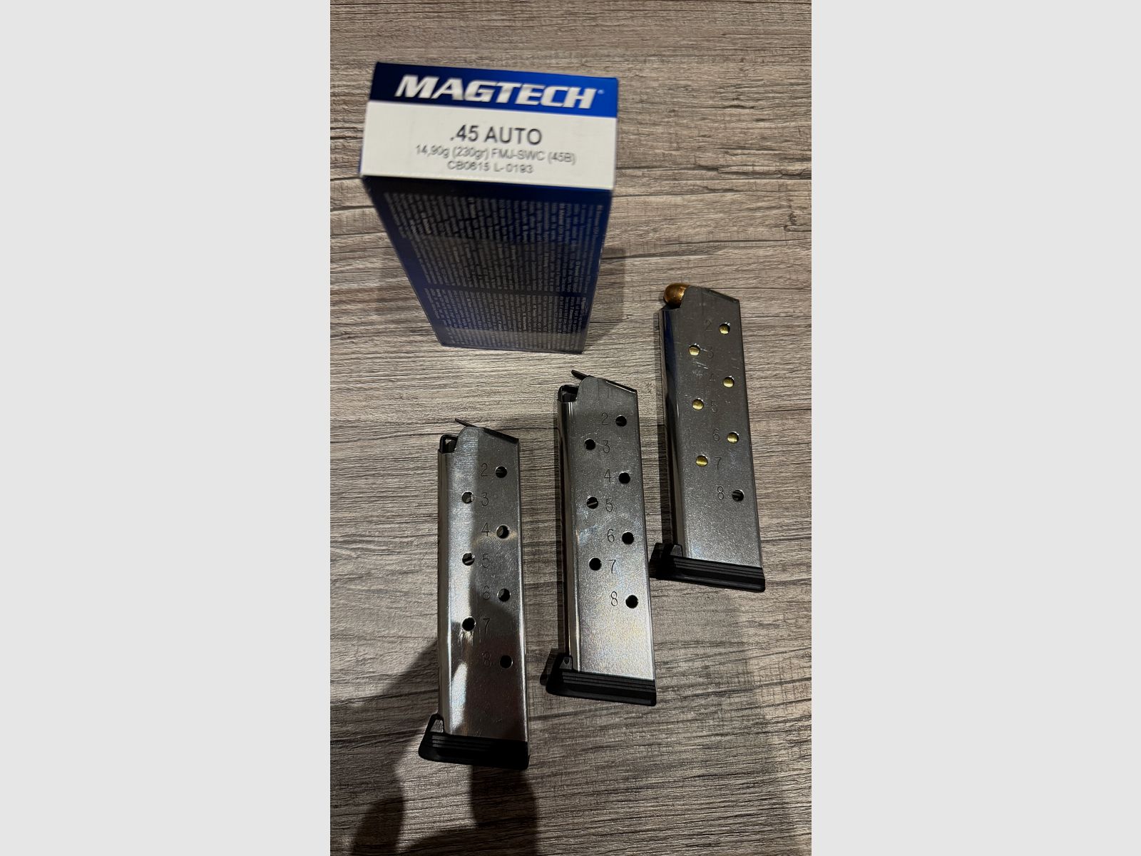 1911 Peters Stahl .45 ACP, 10mm en 9mm Luger Pachmeyr grip