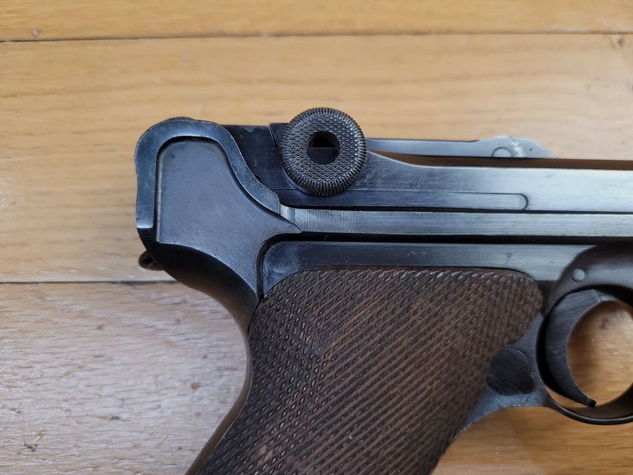 Außergewöhnliche Luger P08 Kriegsmarine Pistole – Weniger als 3900 Exemplare – Mauser S/42 Fertigung von 1938 – Kriegsmarine Holster und Originalschlüssel – Sehr seltenes Set in perfektem Zustand!, Bild 27 von 42
