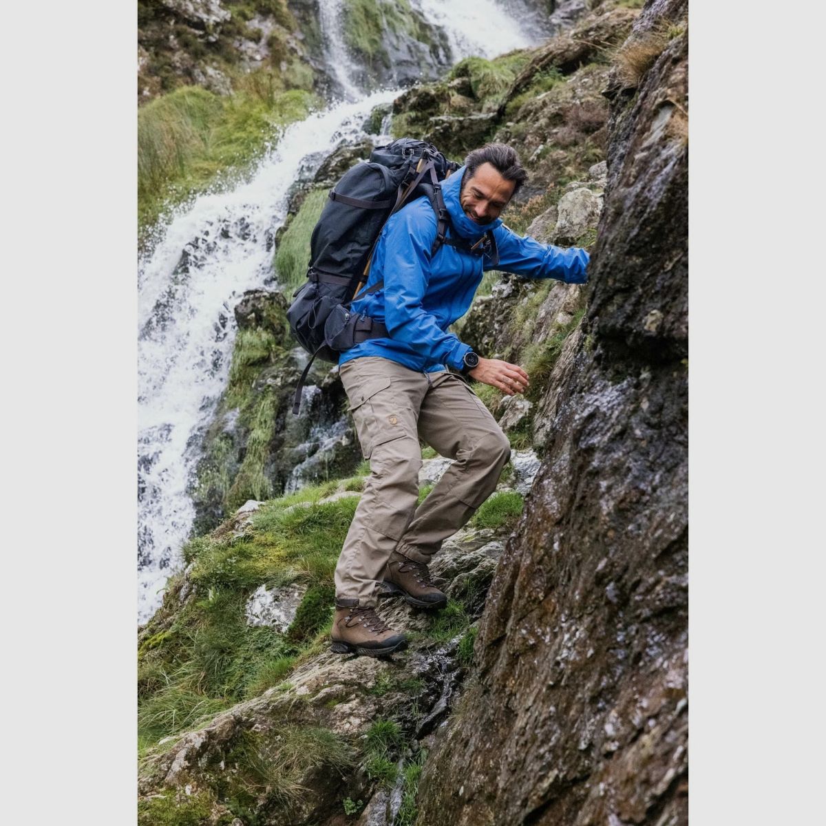 FJÄLLRÄVEN Vidda Pro Spodnie M Regular Ciemna Oliwka Czarny