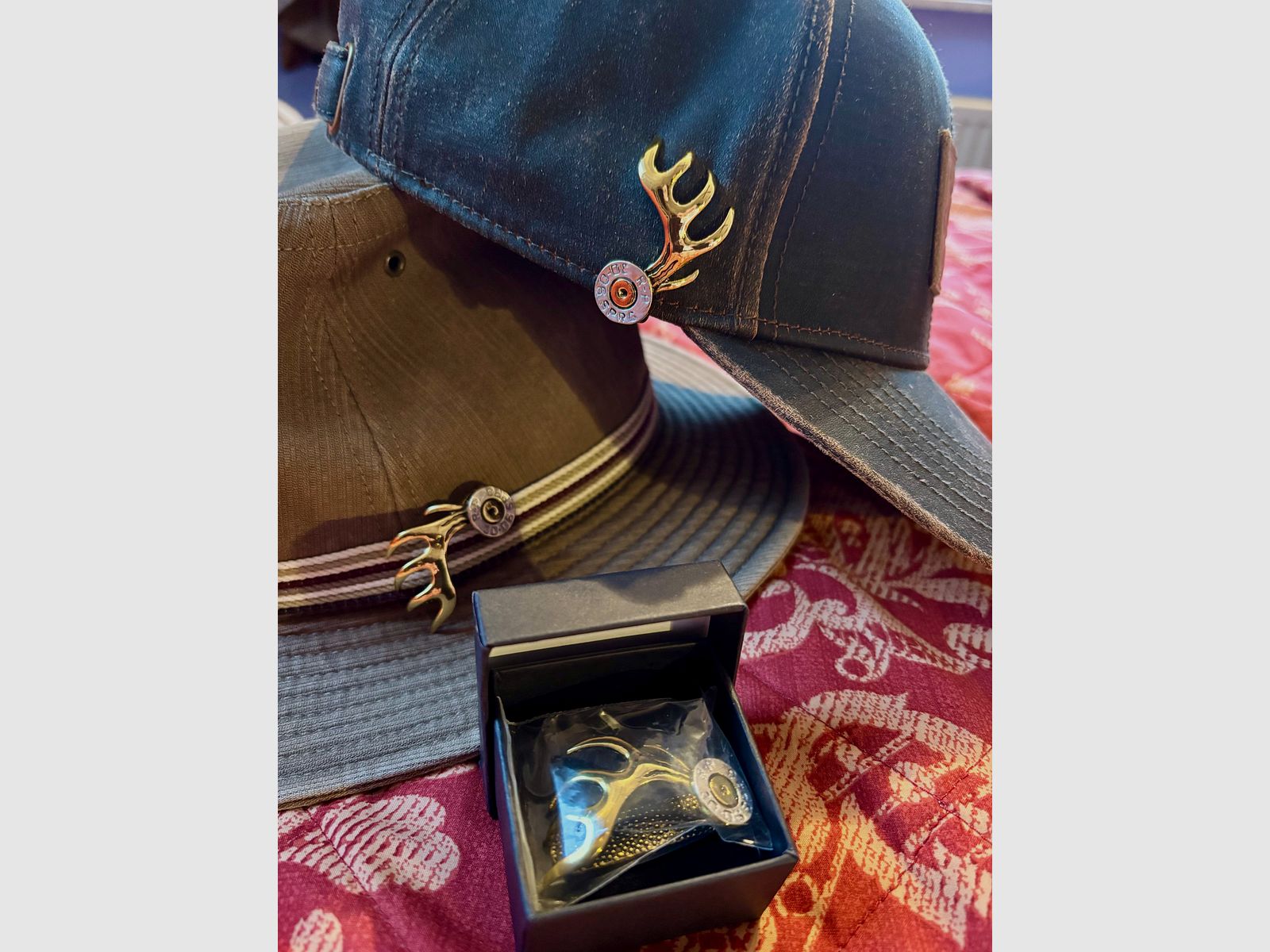 Przypinka do kapelusza lub kołnierza „Patrona „.30.06 Springfield z eleganckim i rzadkim porożem