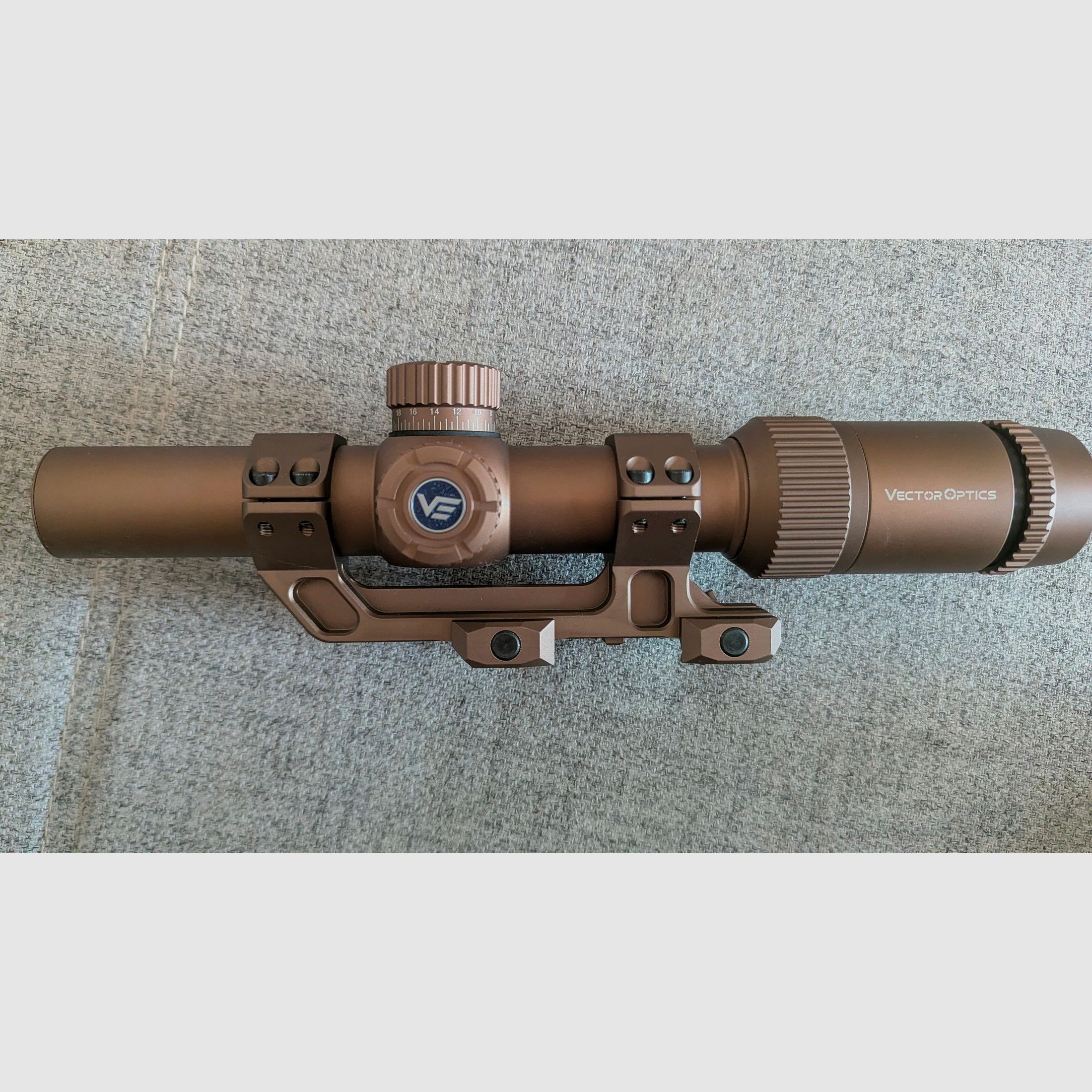 Vector Optics Forester 1-8x24 FDE incl. blokmontage