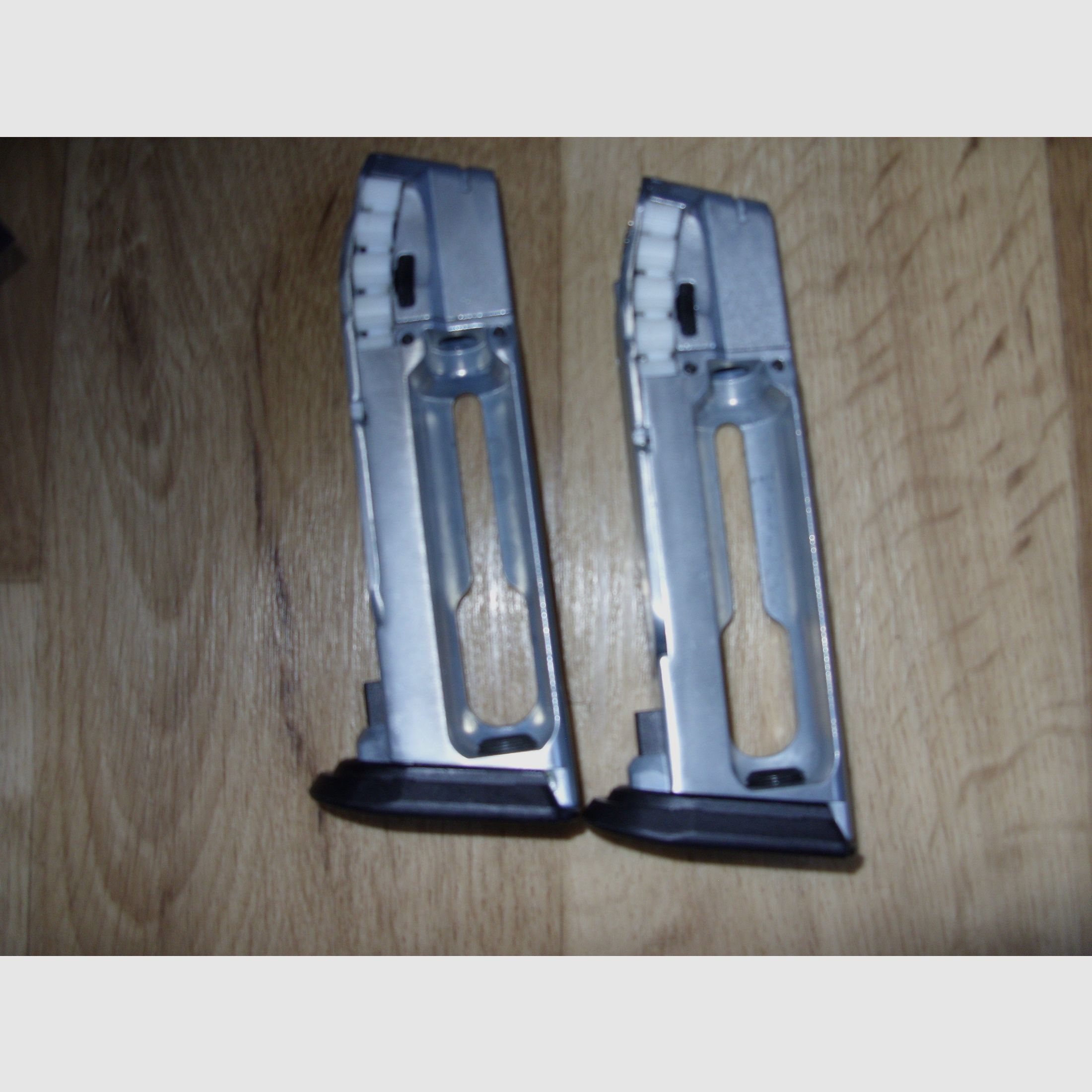 Walther Q5 Match CO2 Pistole mit Ersatzmagazin und Koffer + Zielscheiben