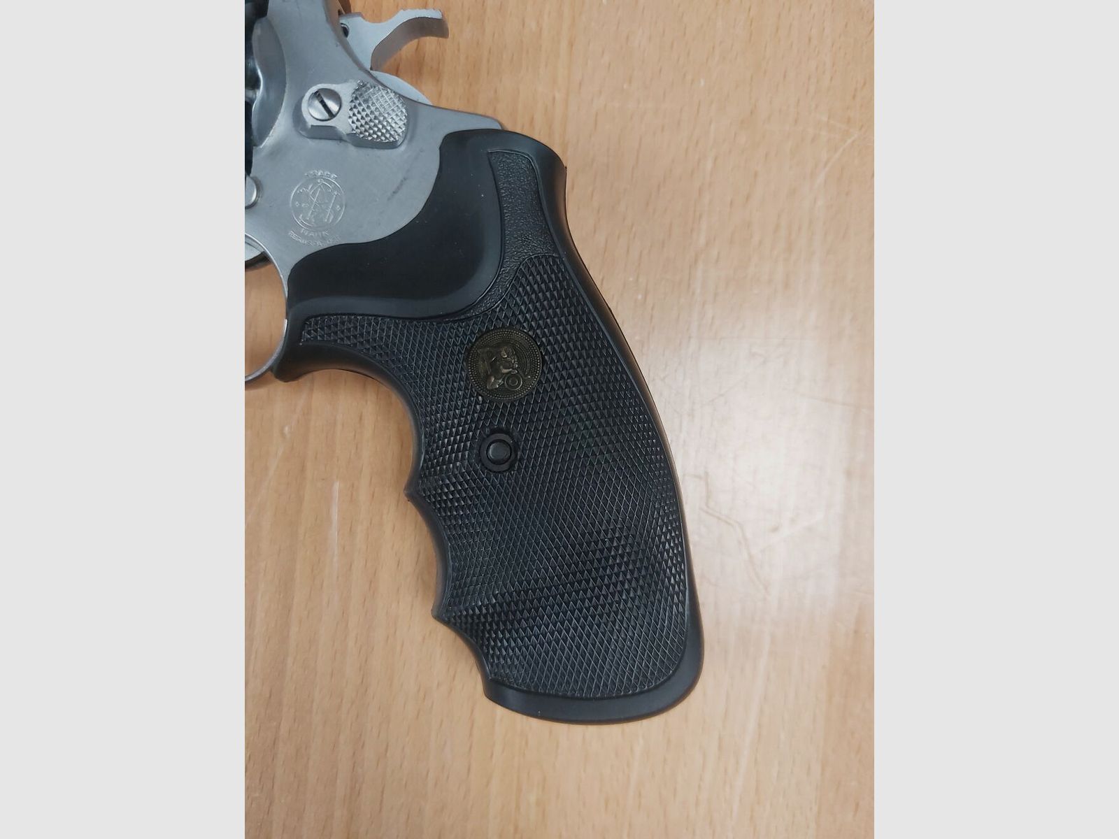 Smith & Wesson, USA 60, image 3 of 7
