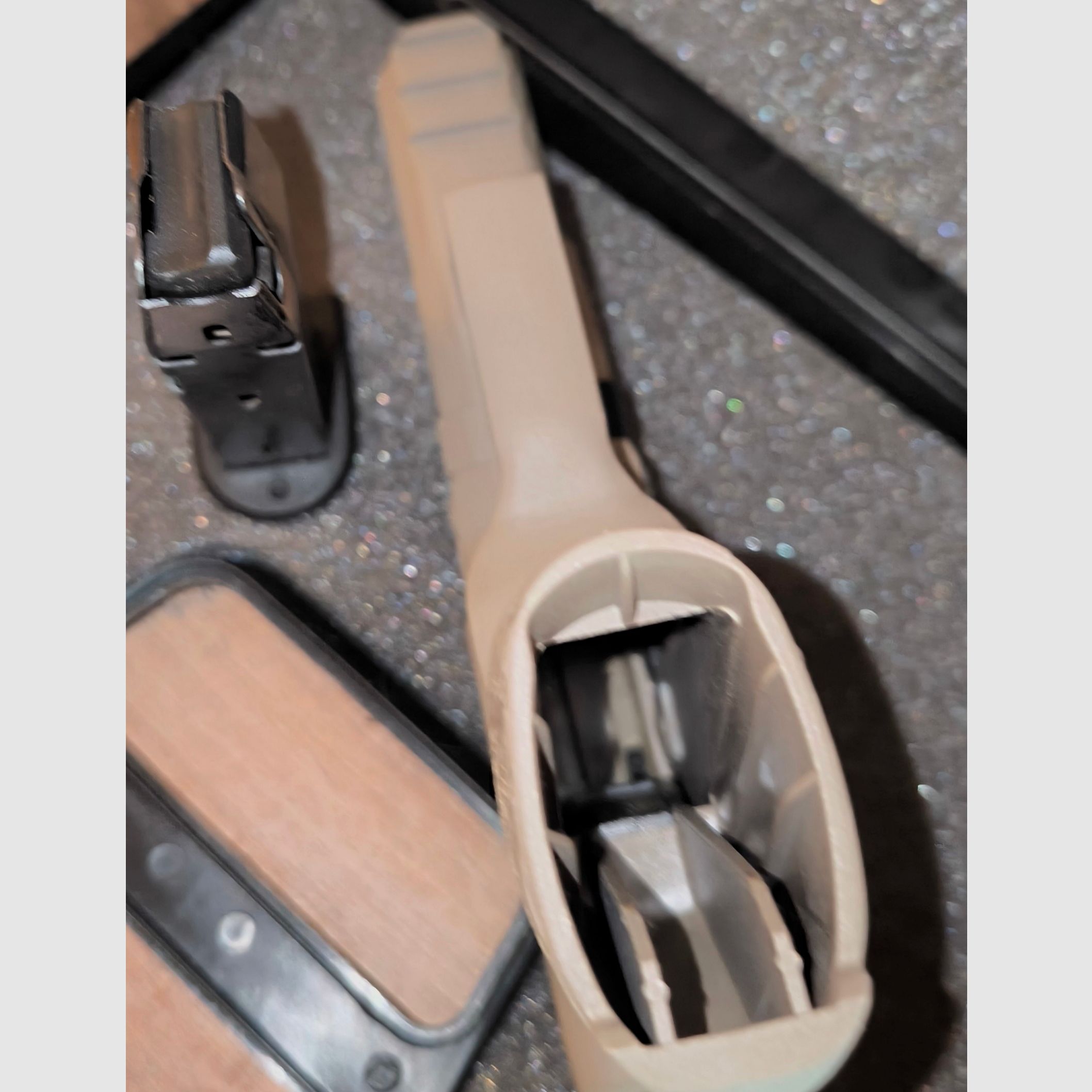 Schreckschuss, SRS - Waffe 9mmPAK, Walter PPQ M2 Farbe FDE & Original Walter Koffer 