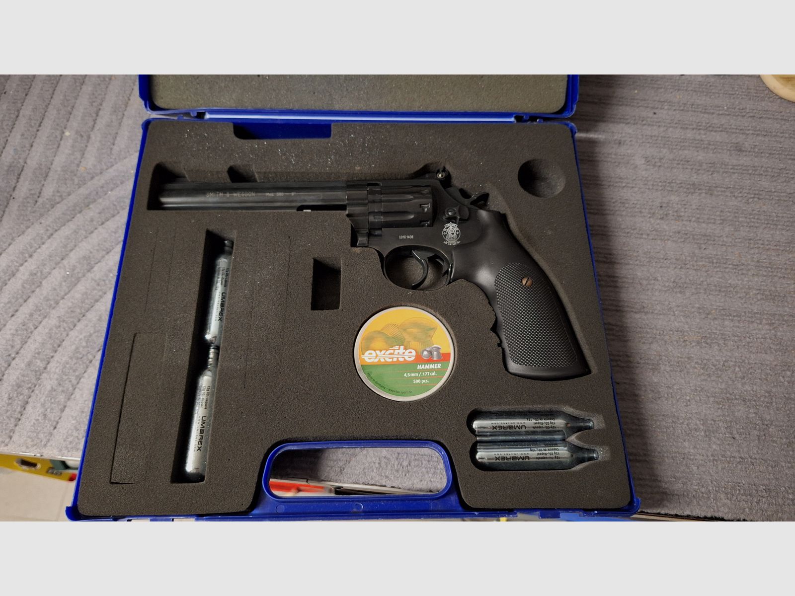Smith & Wesson 586 - 6 pollici brunito 4.5mm Diabolo