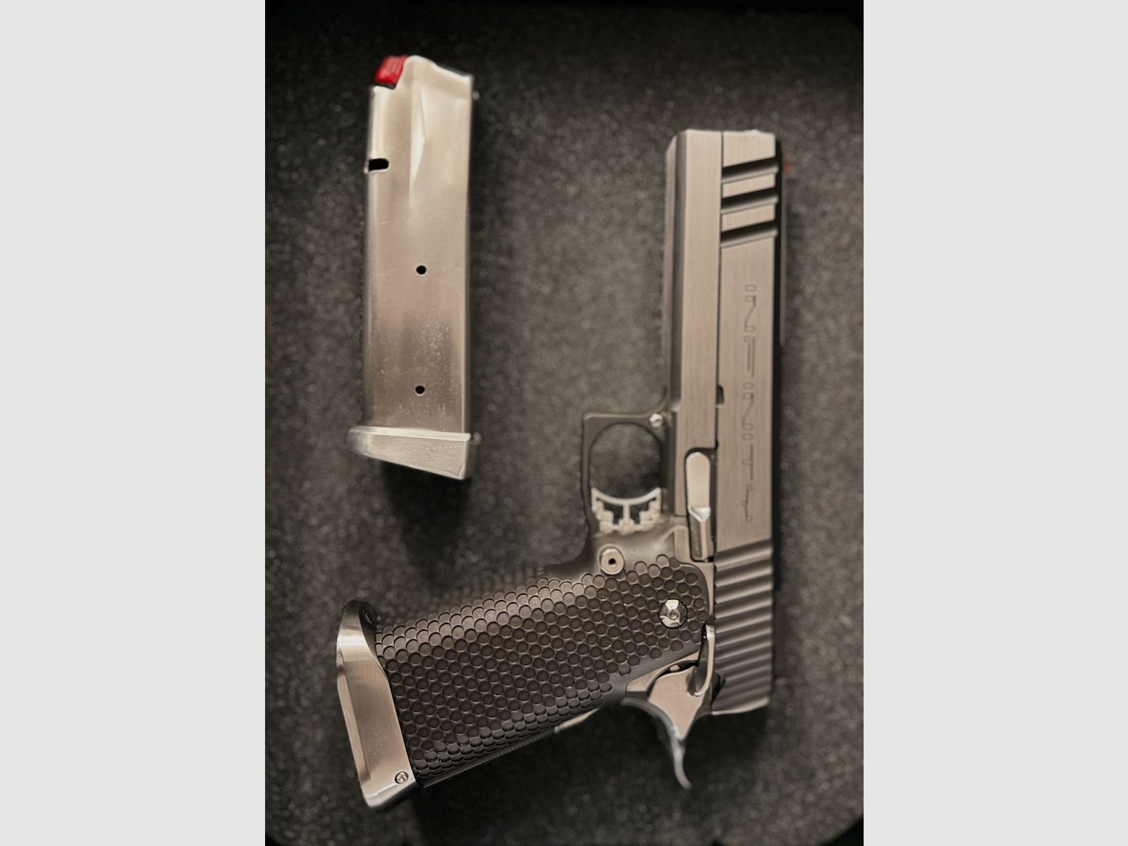 SVI Infinity 2011 .40 S&W – in new condition – IPSC ready