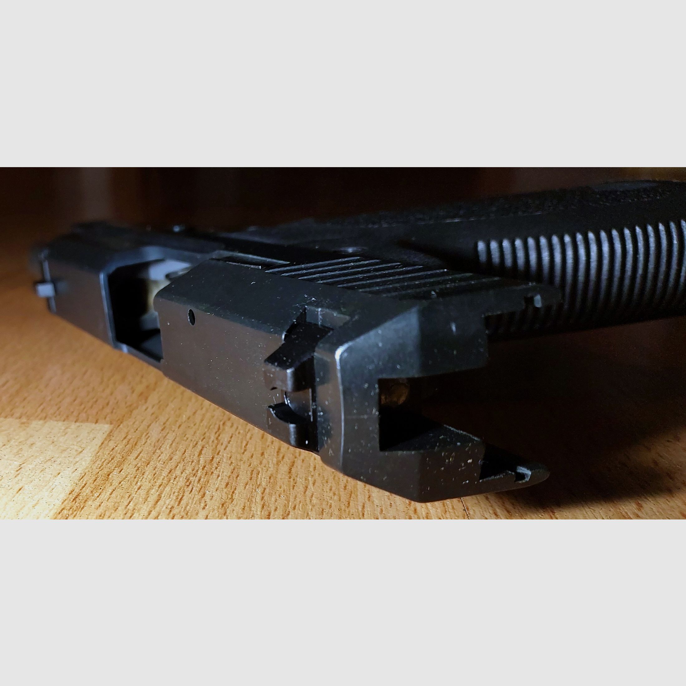 ME IWG SP 15 Kompakte Schreckschuss Pistole brüniert 9mm P.A.K. (876) mit 2 Magazinen