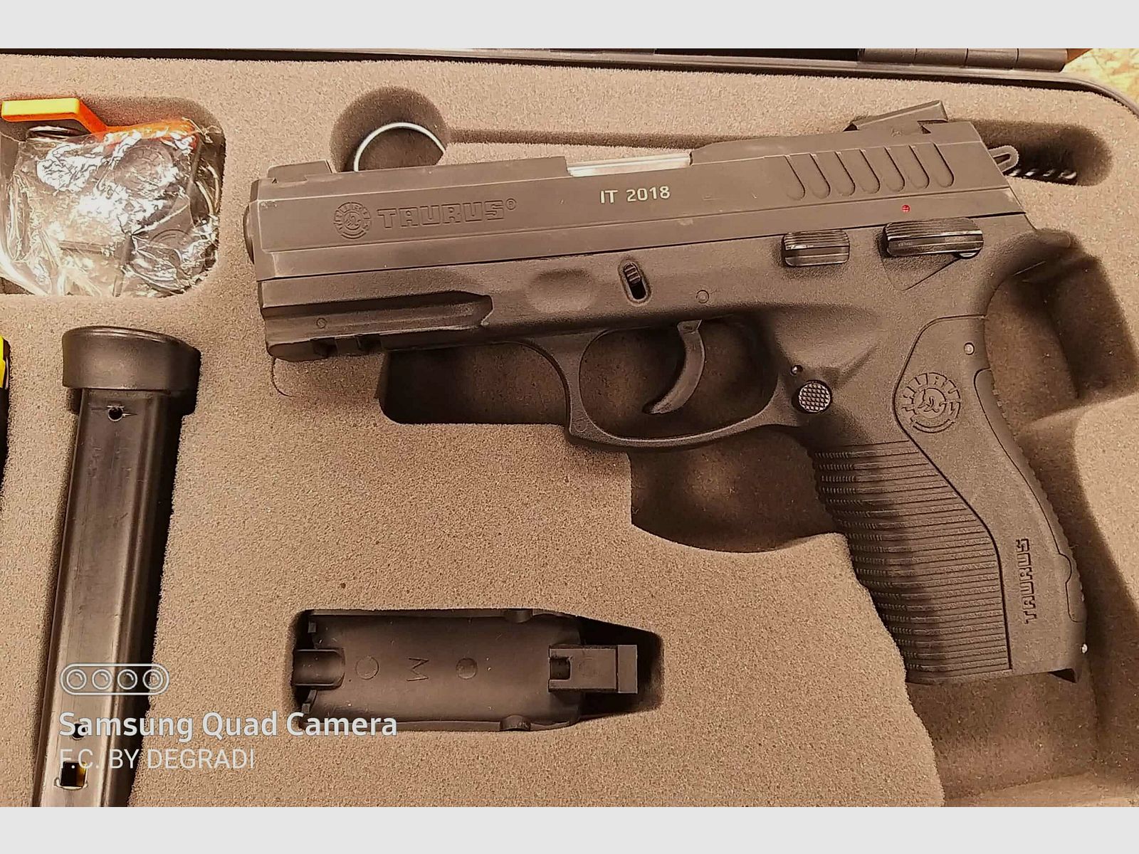 TAURUS PT 809 CAL. 9X21, immagine 3 di 4