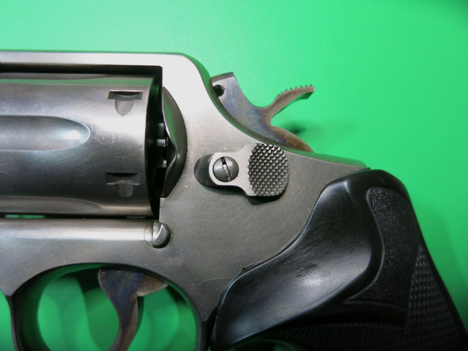 Smith & Wesson Mod. 10-5 (like Victory), .38 Special, 4" barrel, stainless steel, classic catch shot #82