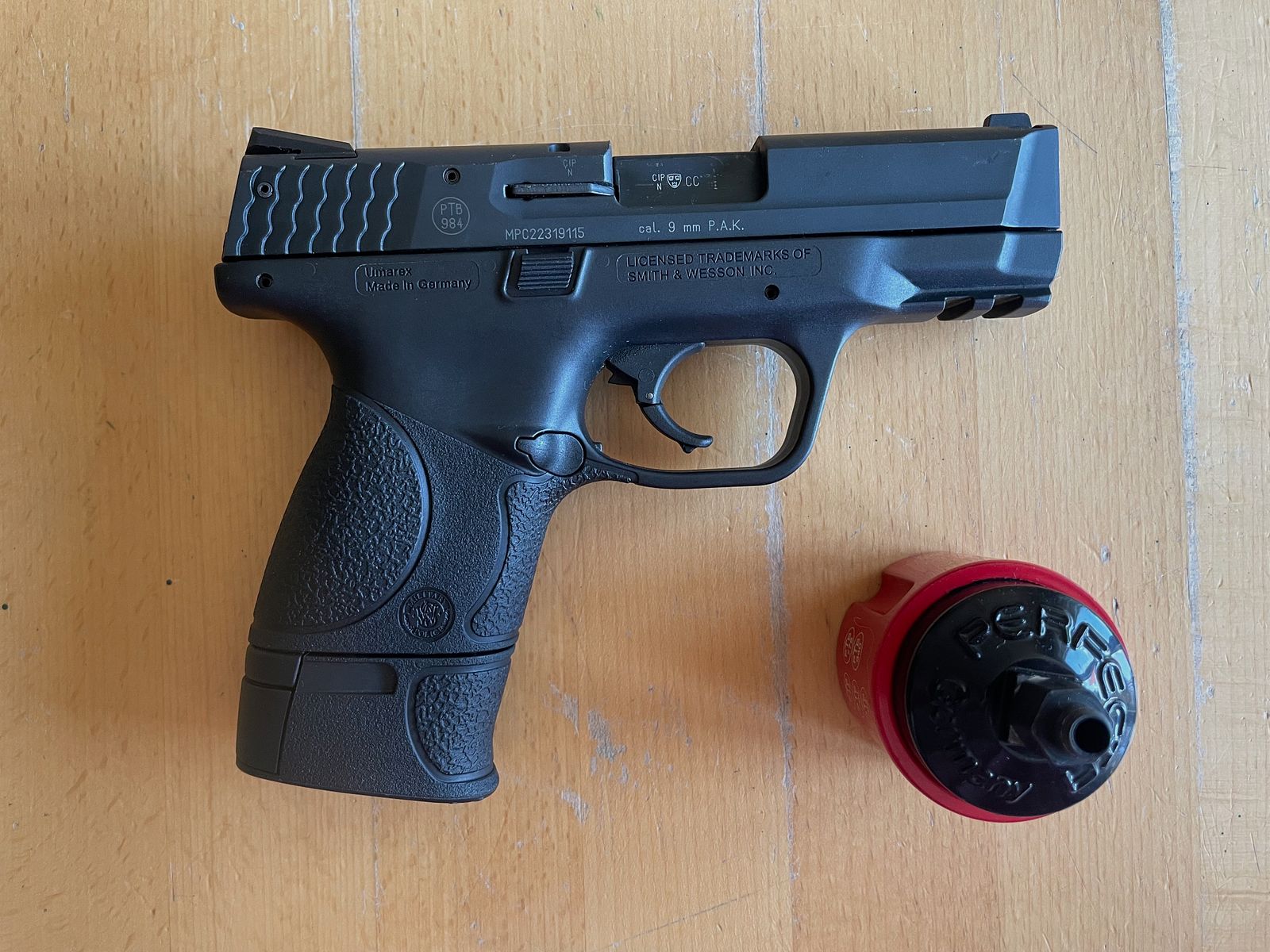 Smith & Wesson M&P 9c blank firing pistol 9 mm P.A.K. – Excellent condition – only 100 shots.