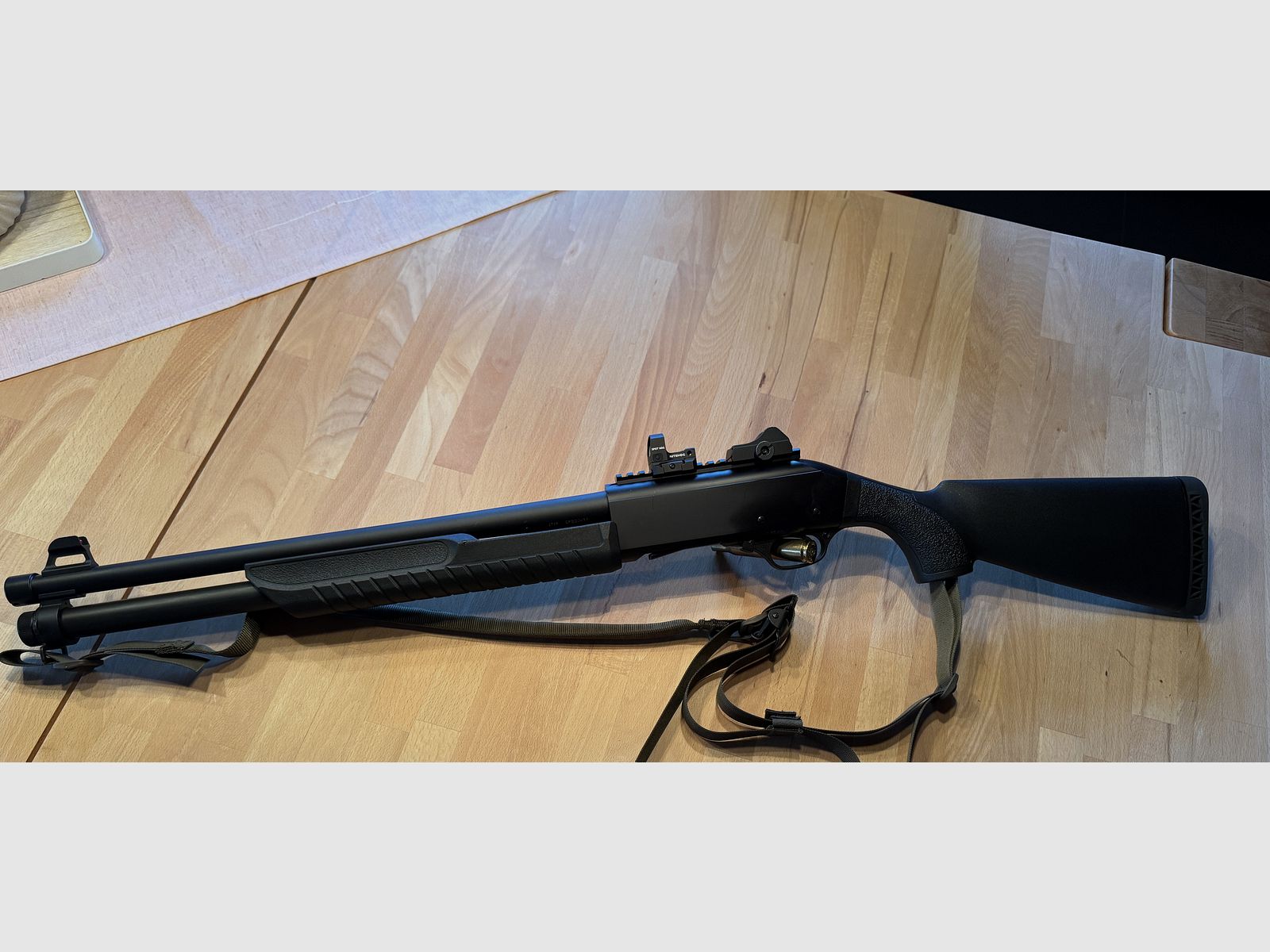 Fabarm / SDASS tactical-12/76, mit Leuchtpunktvisier. Gebraucht