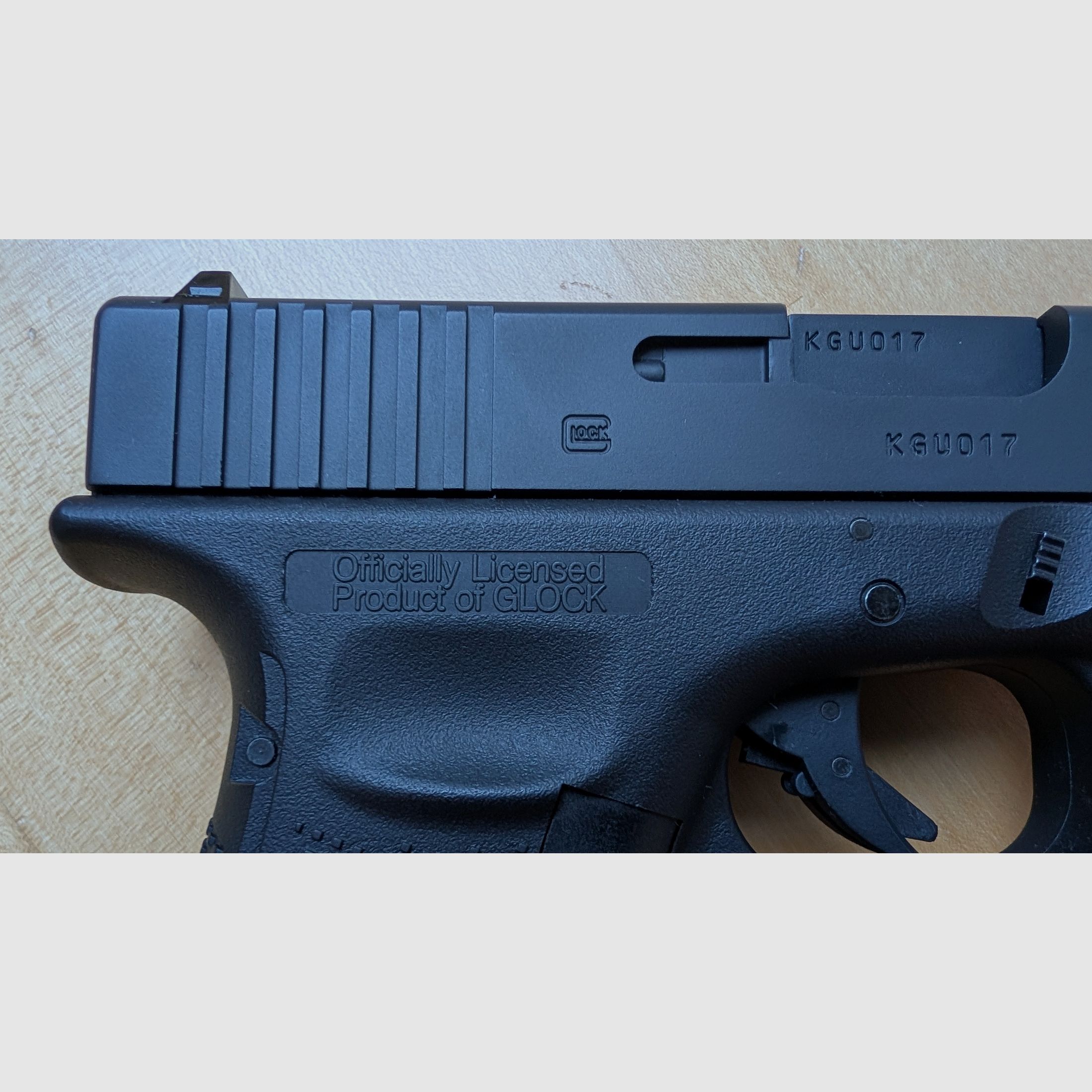 Glock 17 Gen. 4 Airsoft mit Metallschlitten CO2 BlowBack 6mm BB schwarz
