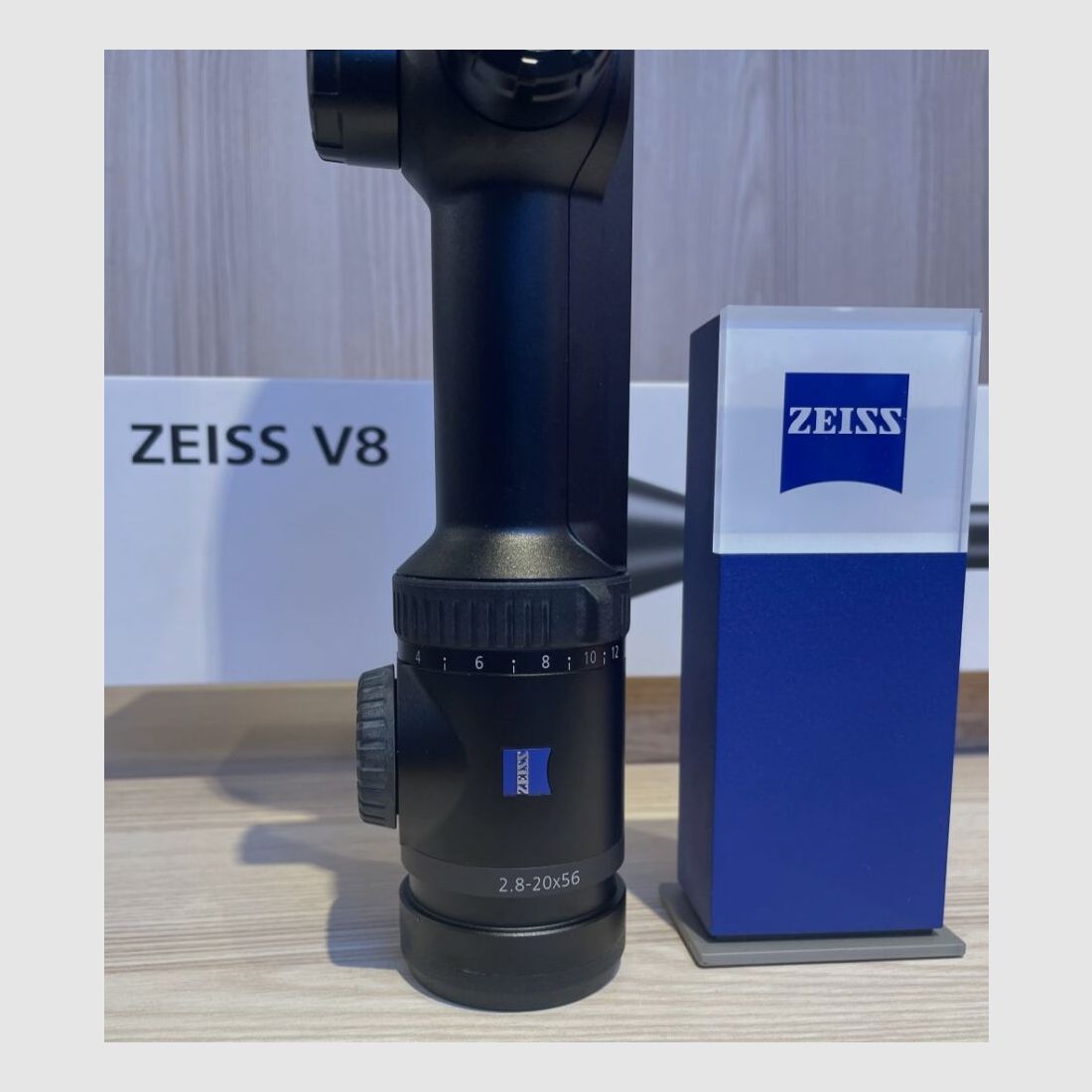 ZEISS V8 2.8-20x56 M (with rail) A60