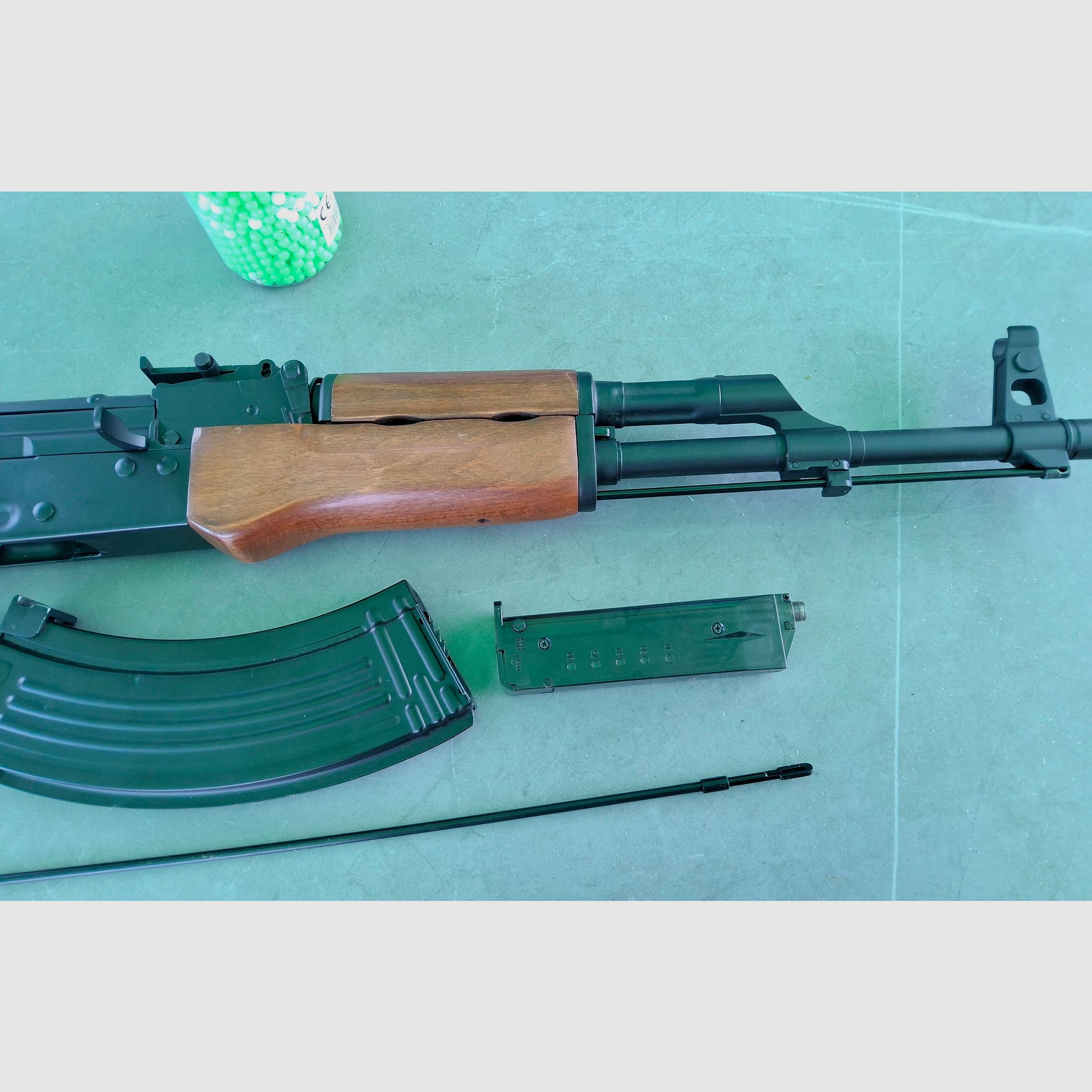 Airsoft AKM (real wood and metal)-Saeg, 1.6 Joule with battery