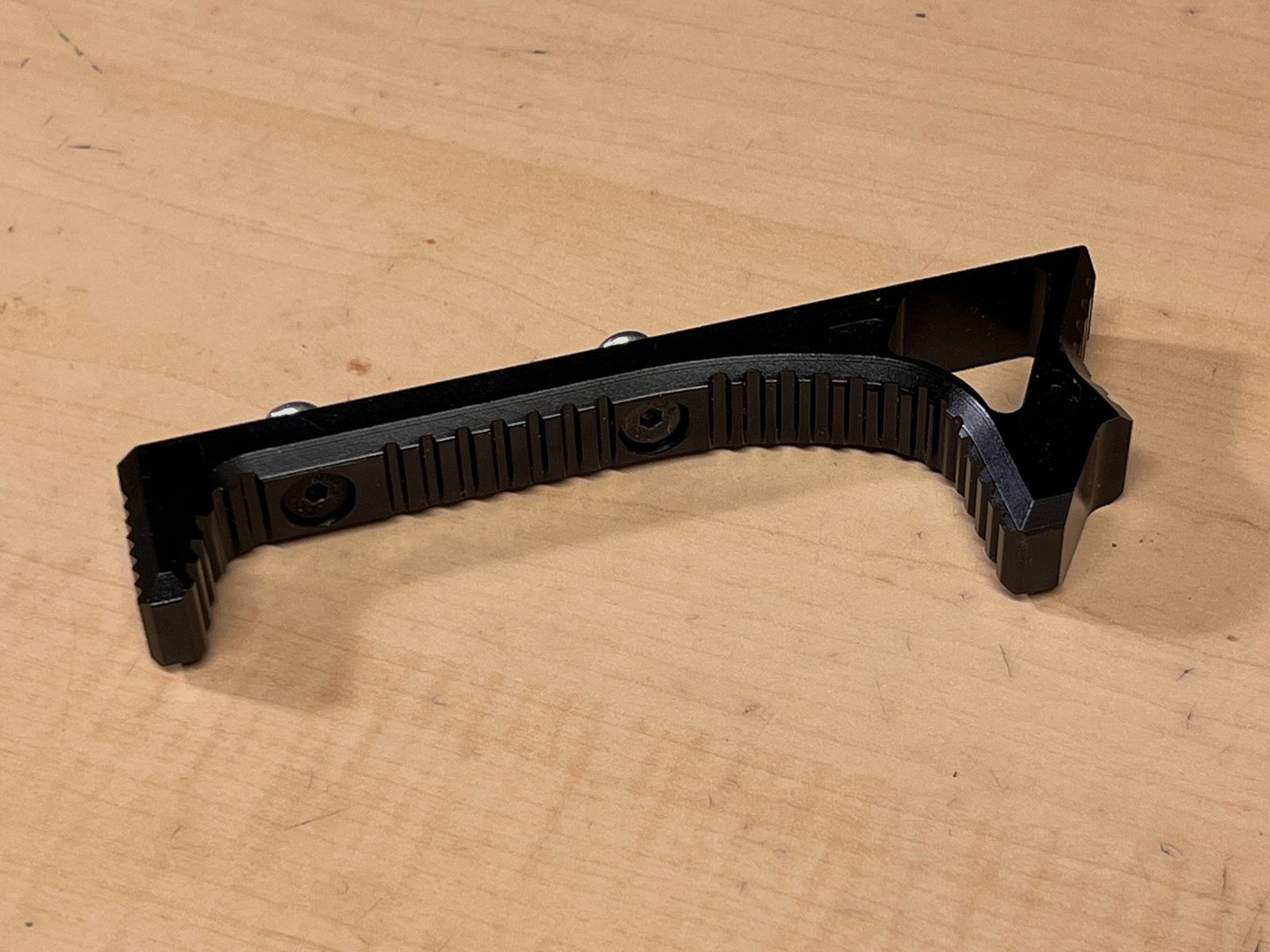 Frontgriff für Airsoft Aluminium angewinkelte Version in Schwarz Key - MOD Typ 6