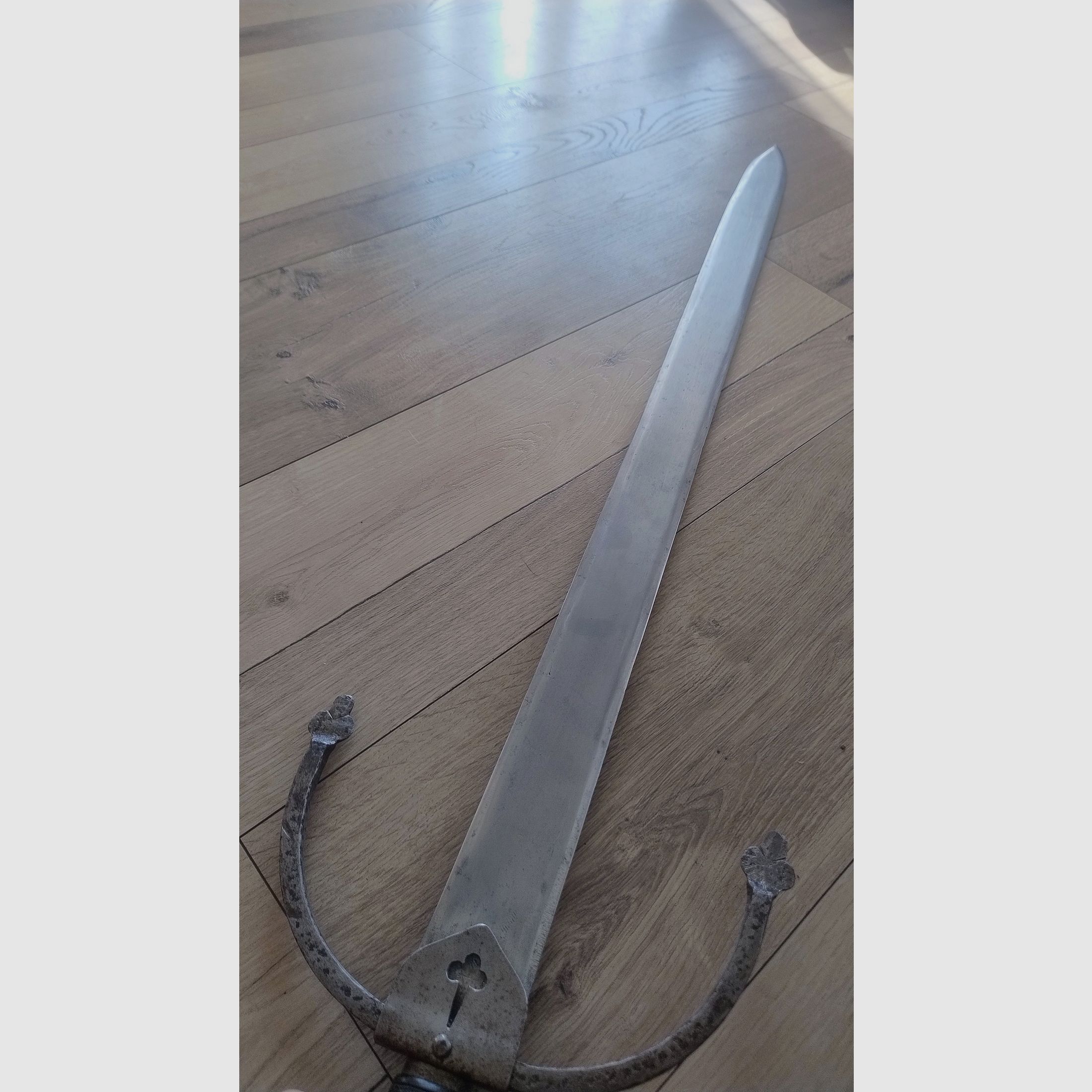 Historical longsword approx. 1870–1900 – leather grip – peened pommel – total length 112 cm