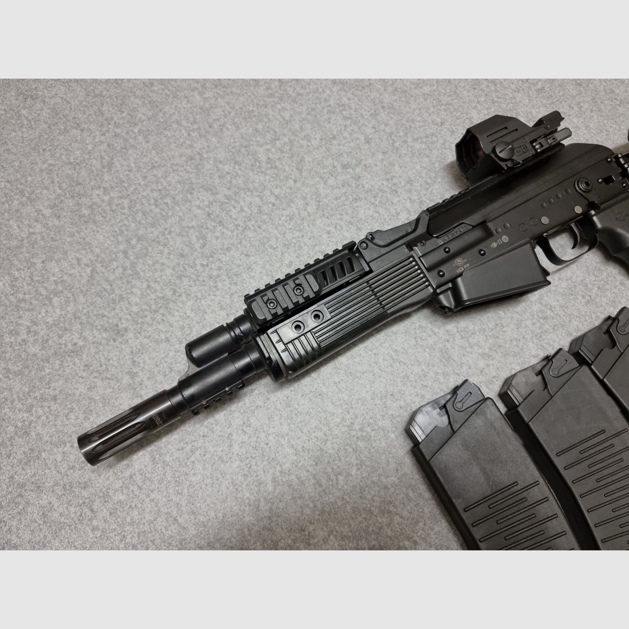 Molot Vepr 12-E Politie - kal. 12/76 - compacte zelfladende shotgun in Kalashnikov-stijl met insteekmagazijnen