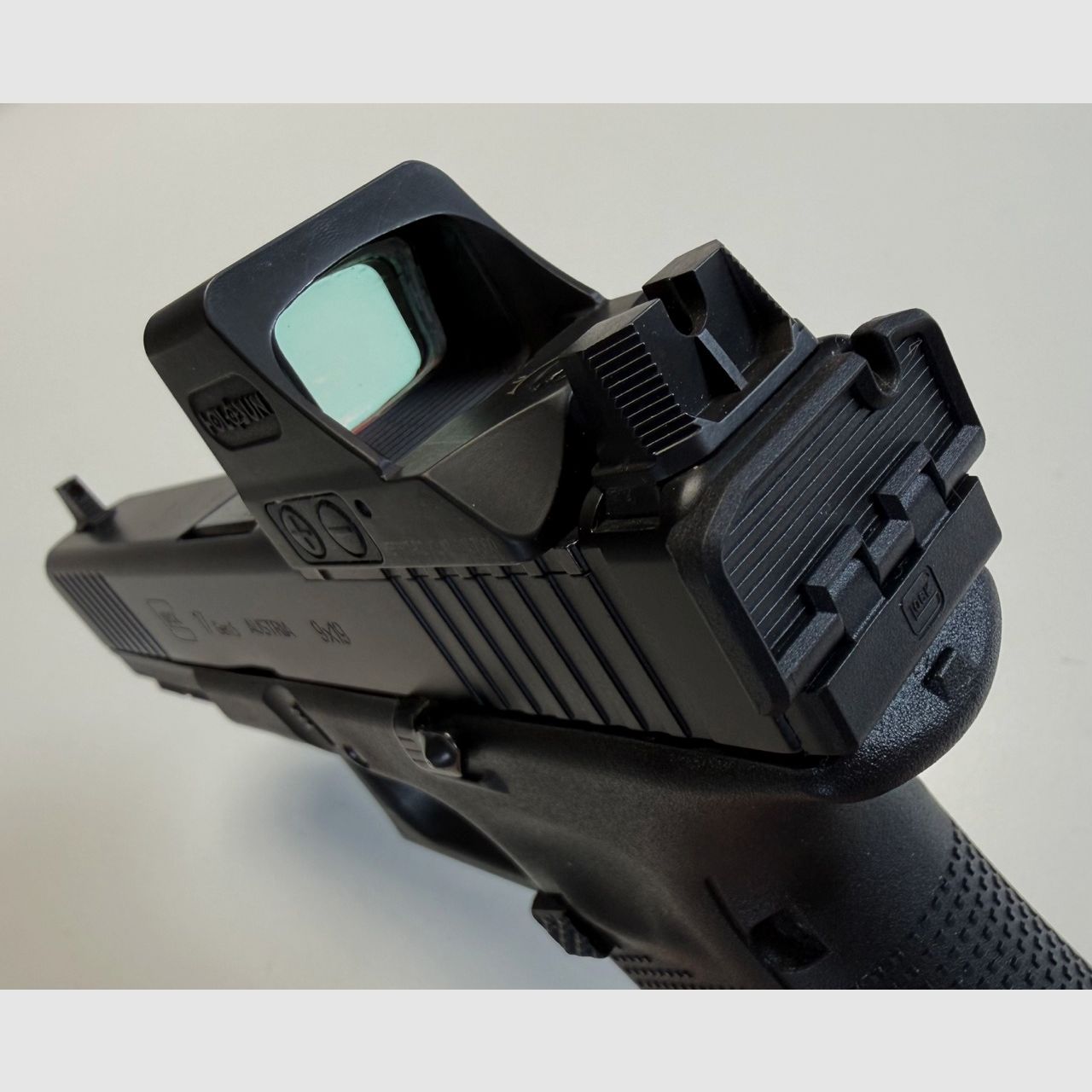 Glock 17 Gen.5 MOS 9mm, Holosun HE508T-RD-X2 mit umfangreichem, exklusivem Zubehör - NEUWERTIG