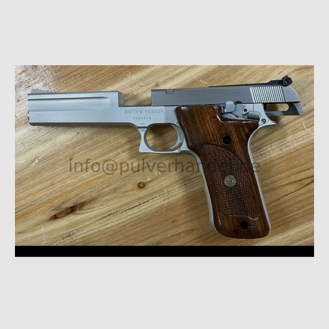 Smith & Wesson 622 con 6" ARMA superior .22lr