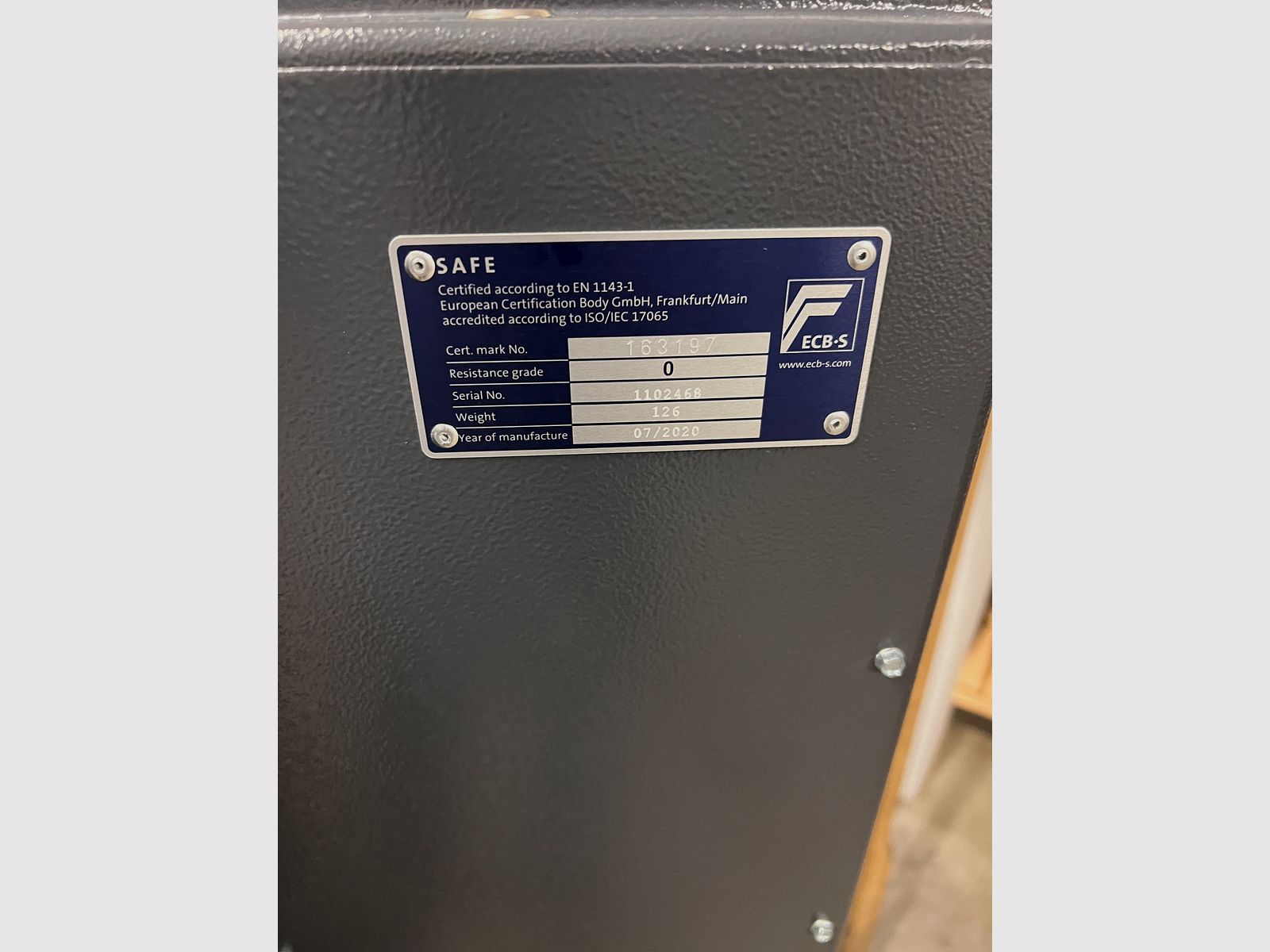 Armadura de clase 0 con cerradura de combinación