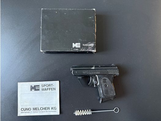 ME 8 Detective Cal. 8mm, blank-firing pistol, complete set with launch cup