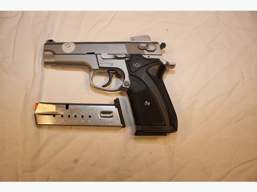 S&W Modèle 5906.