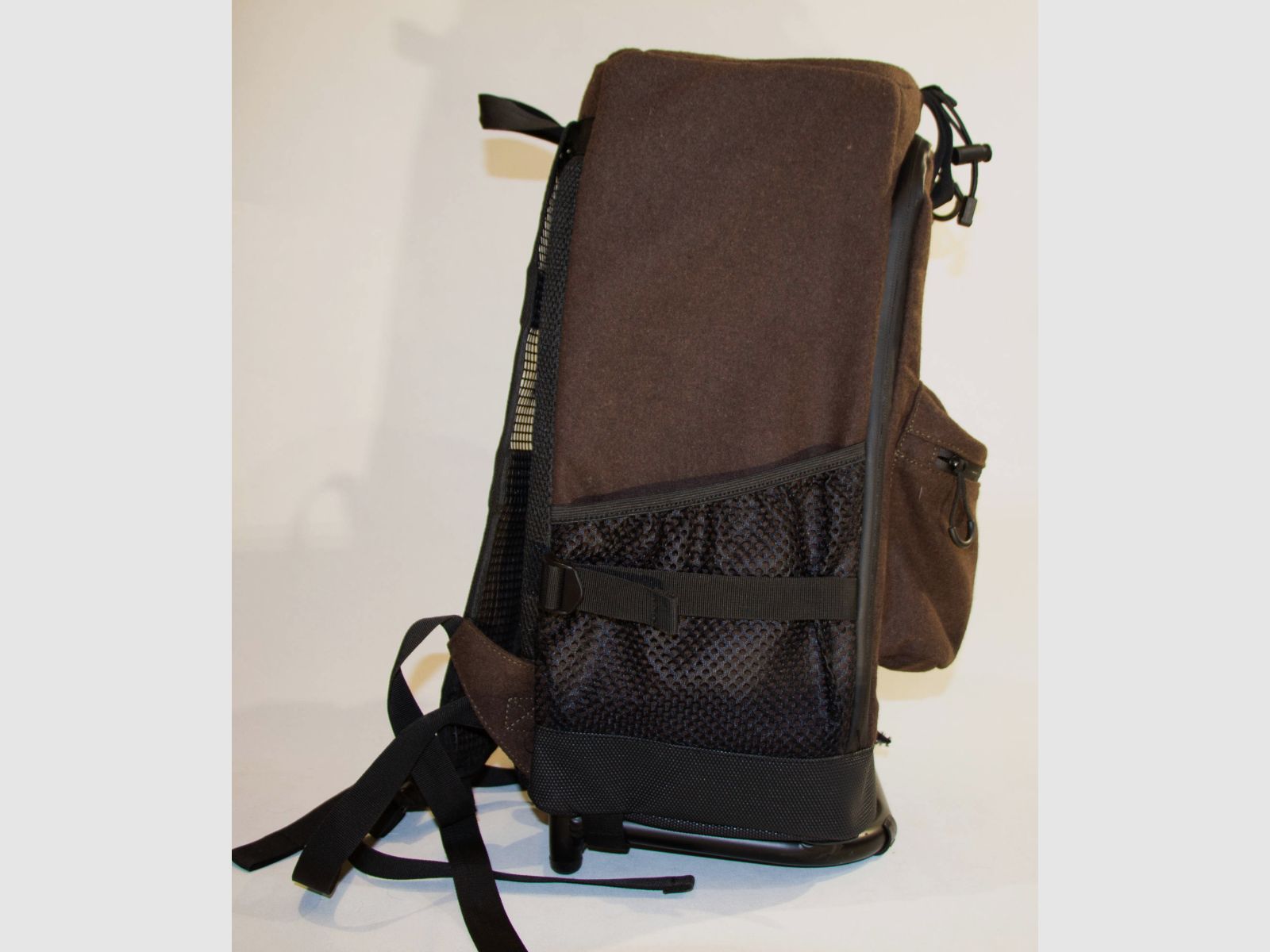 MJOELNER HUNTING Rucksackstuhl Björn Braun mit Metallrahmen