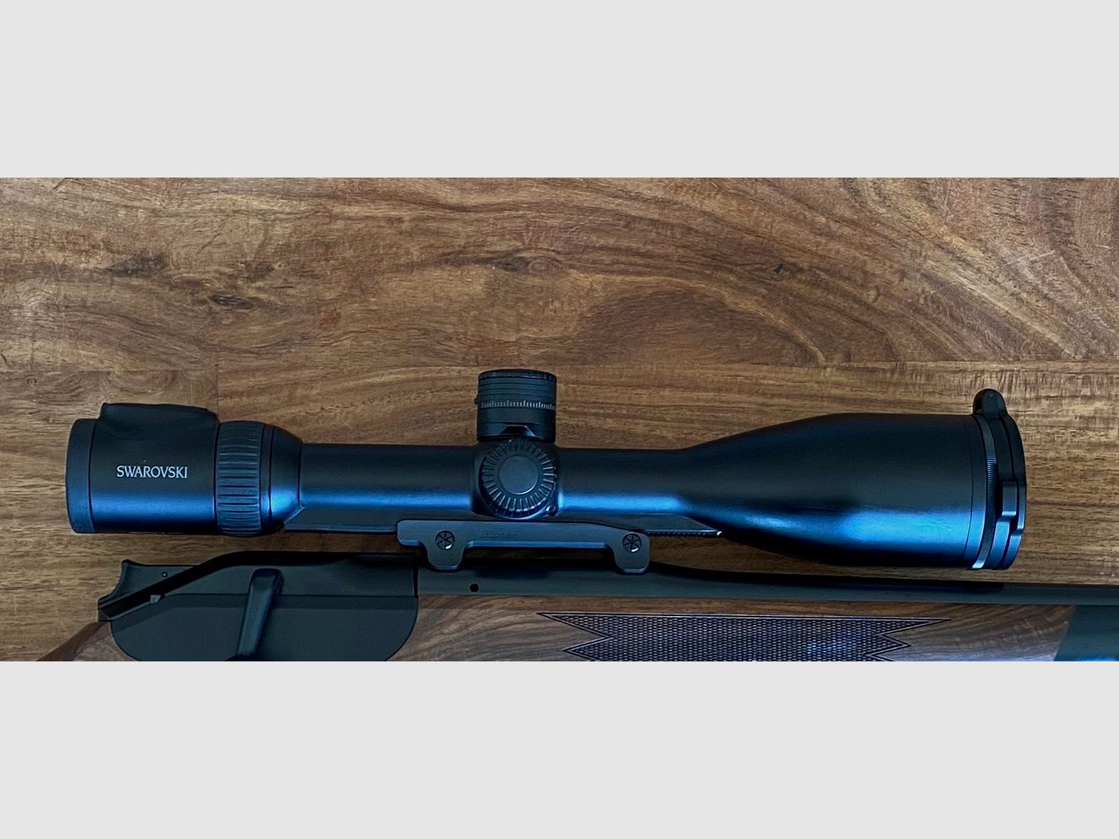 Swarovski Z8i 2,3-18x56 P SR Abs. 4A-I mit Blaser Sattelmontage und Ballistikturm