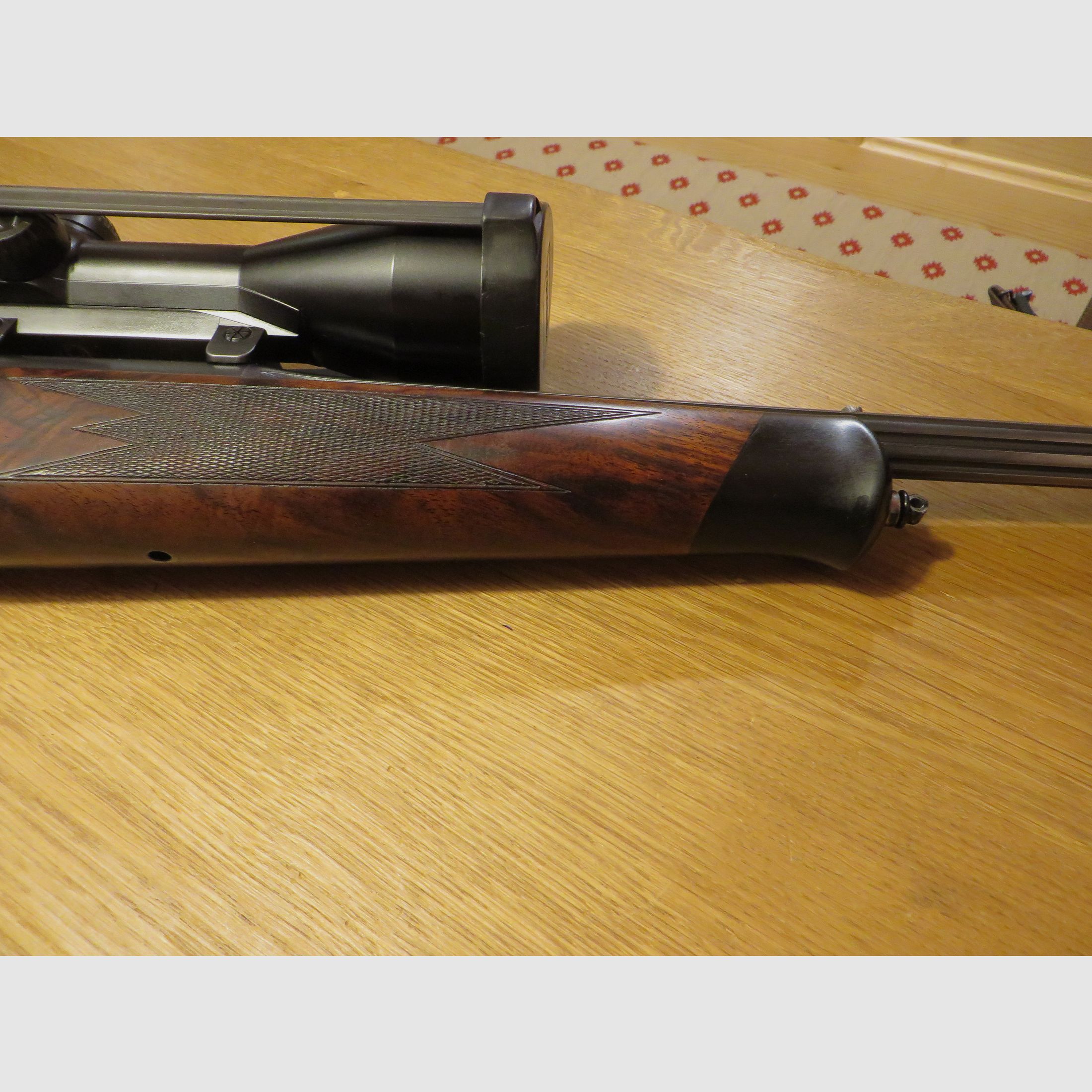 Blaser R93 Attache Holzklasse 7 mit kannellierten Läufen im Kaliber 6,5x57 und Wechsellauf 30.06