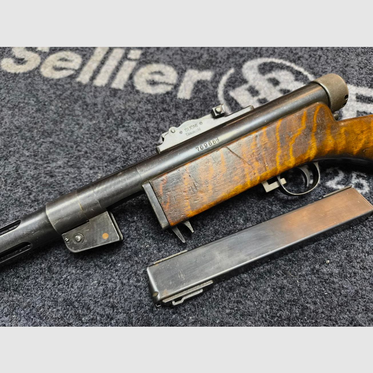 Pistolet Maszynowy Suomi KP/-31 SJR kal. 9mmP – z magazynkiem pudełkowym, zdjęcie 4 z 9