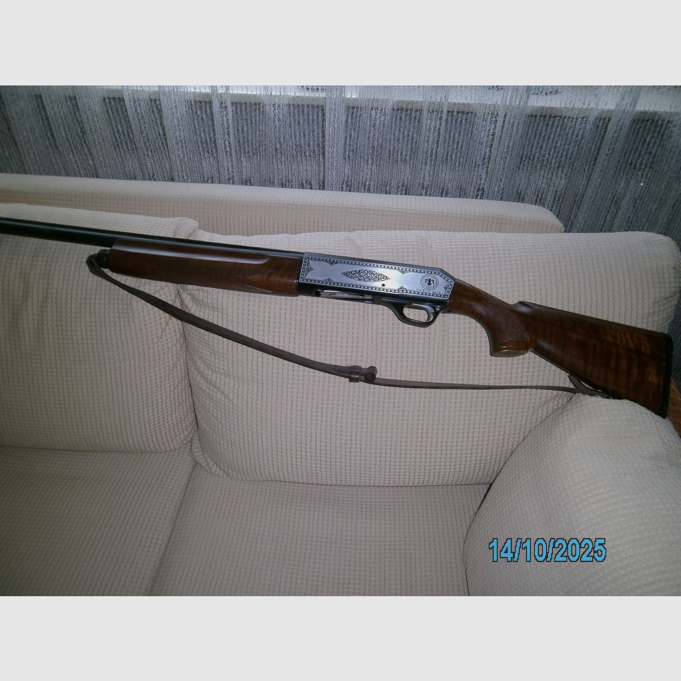 Escopeta semiautomática "HUGLU