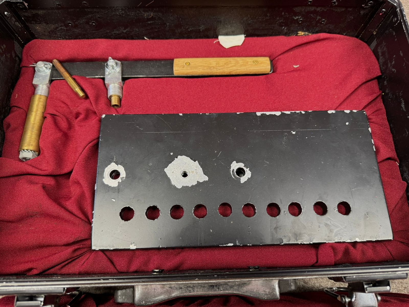   Konvolut für Vorderlader,  2 Pistolen und Zubehör 