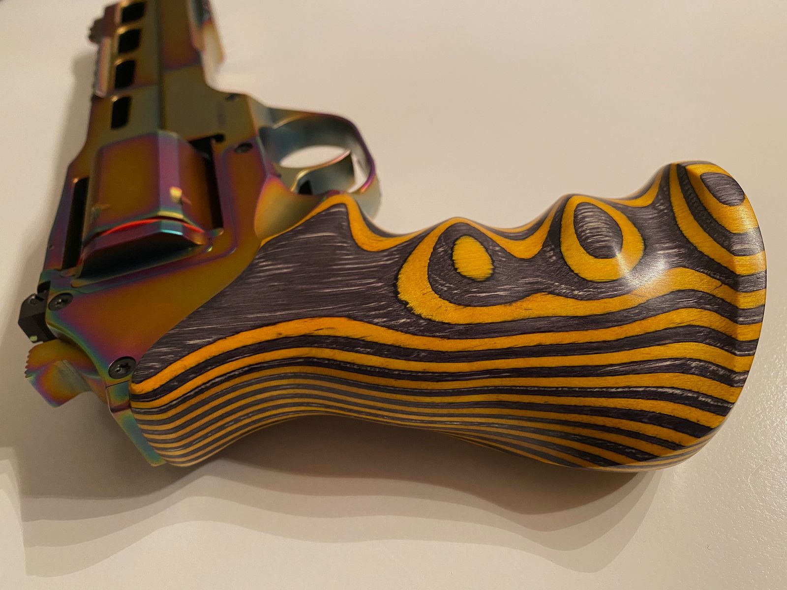 Edycja specjalna FORM RIFLE STOCKS Uchwyt Target do rewolweru Chiappa Rhino Żółty laminat