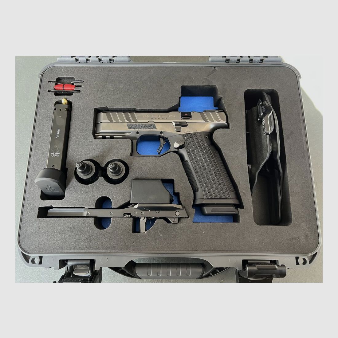 Laugo Arms Remus grey/black Full Kit