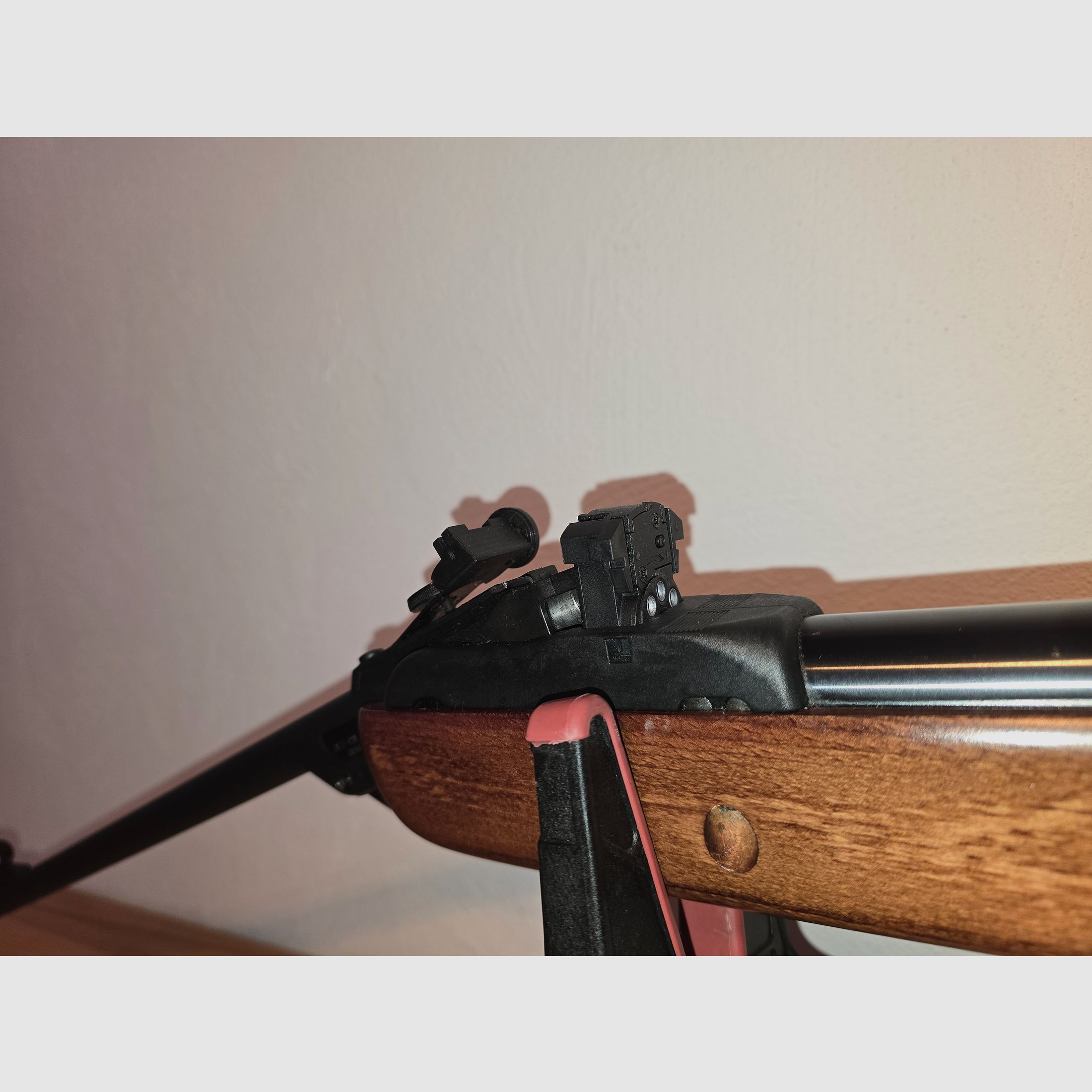 Carabina de aire comprimido GAMO MULTISHOT 8 disparos, con mira abierta en calibre 4,5 mm con 4 cargadores