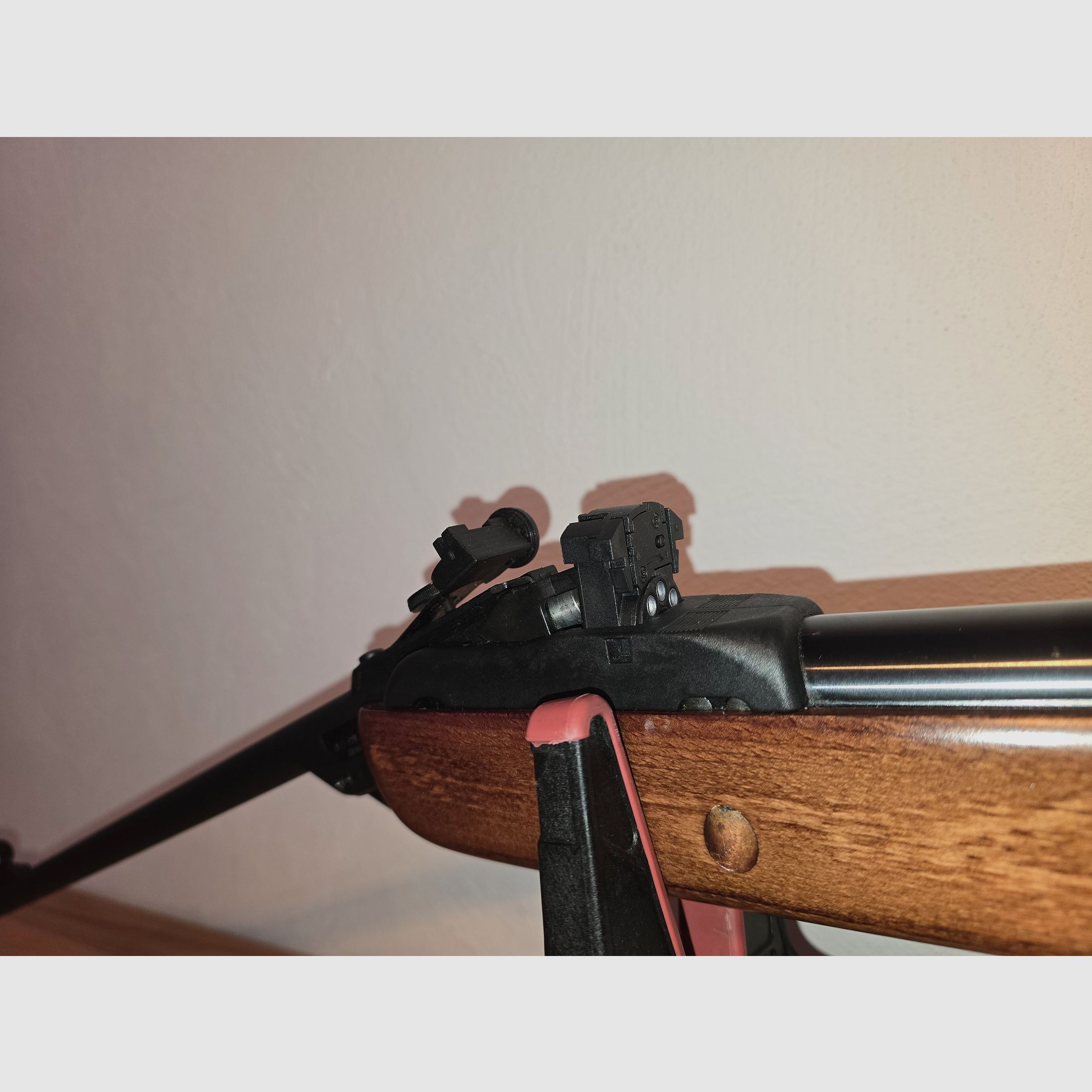 Carabina de aire comprimido GAMO MULTISHOT 8 disparos, con mira abierta en calibre 4,5 mm con 4 cargadores