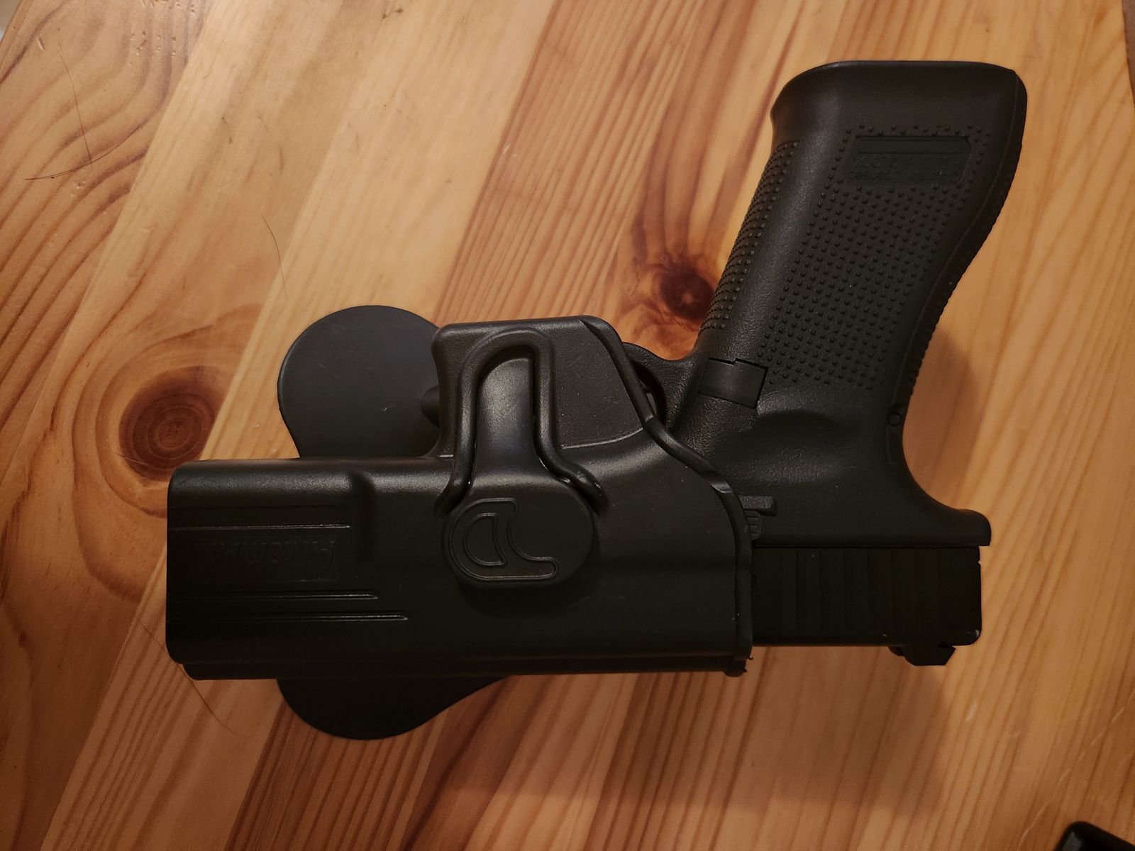 Glock 45 Airsoft 6mm BB – 2 magazines + HPA adapter + holster/accessories – 18+
