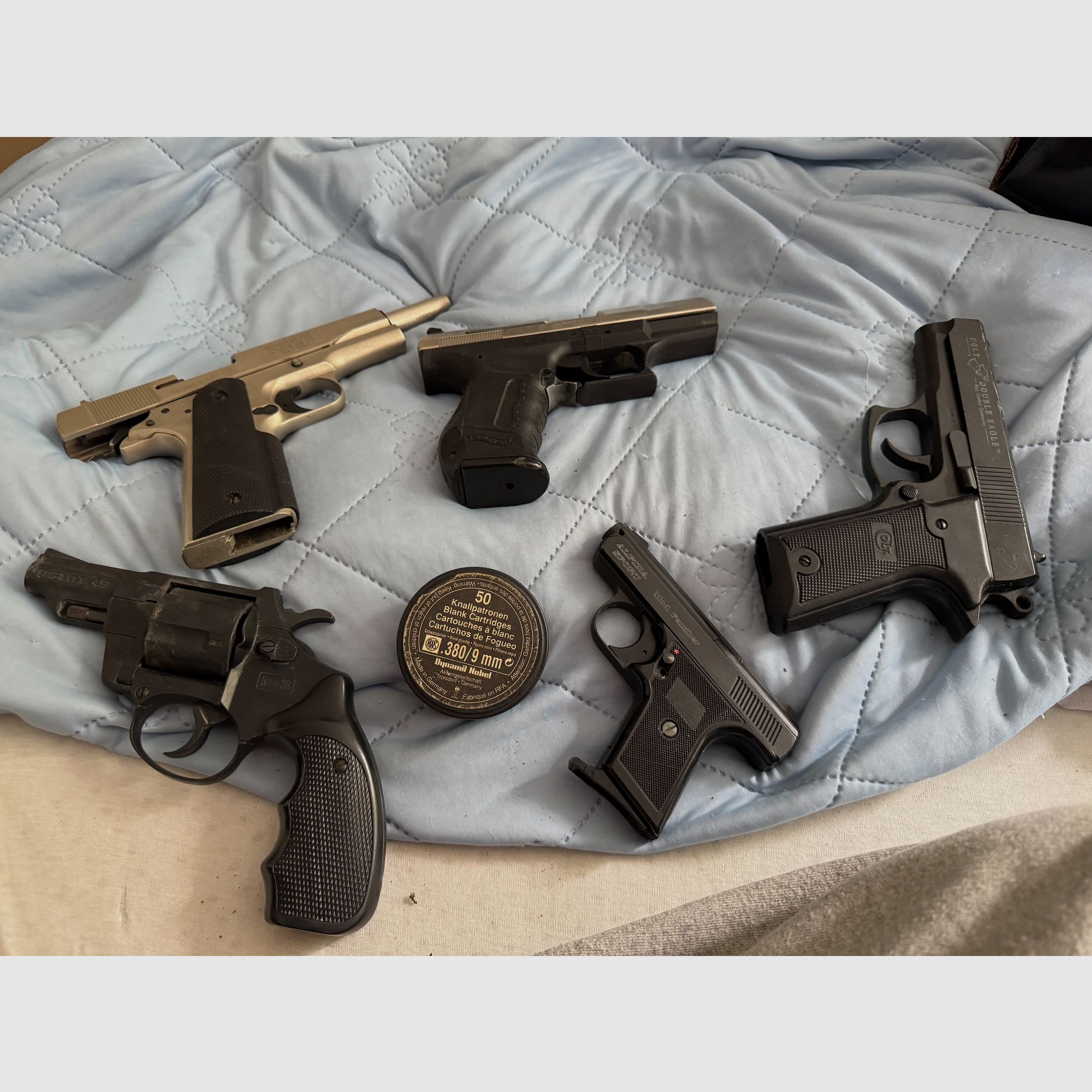 5 blank-firing guns – lot – apartment clearance