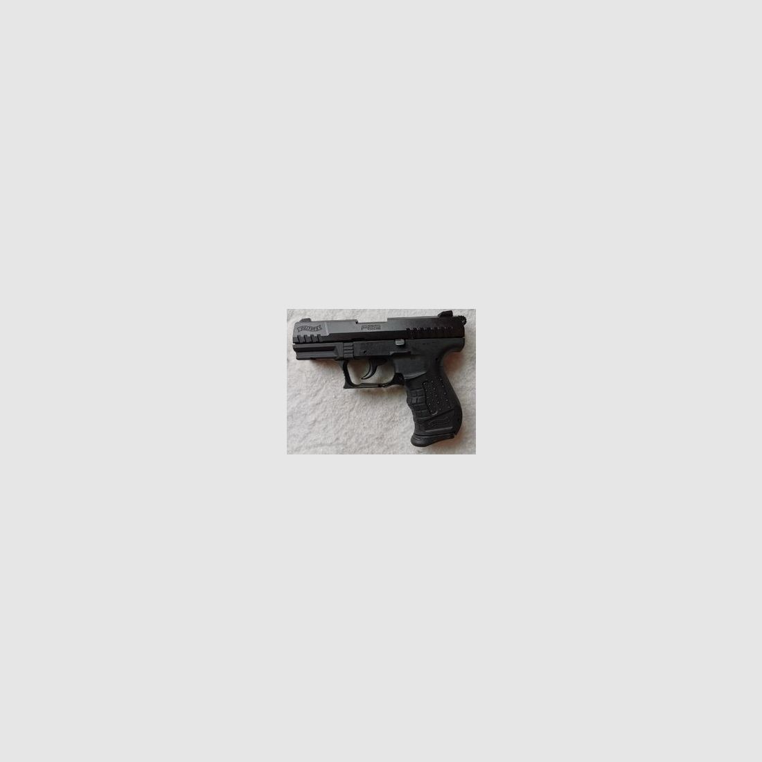 Walther P22-Ready Schreckschuss Pistole 9mm P.A.K. incl. 1 Packung Waddi Pfeffermunition 