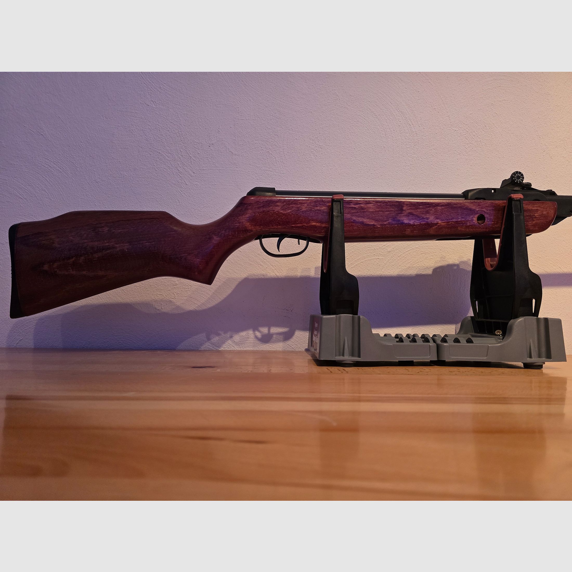 Carabina de aire comprimido GAMO MULTISHOT 8 disparos, con mira abierta en calibre 4,5 mm con 4 cargadores