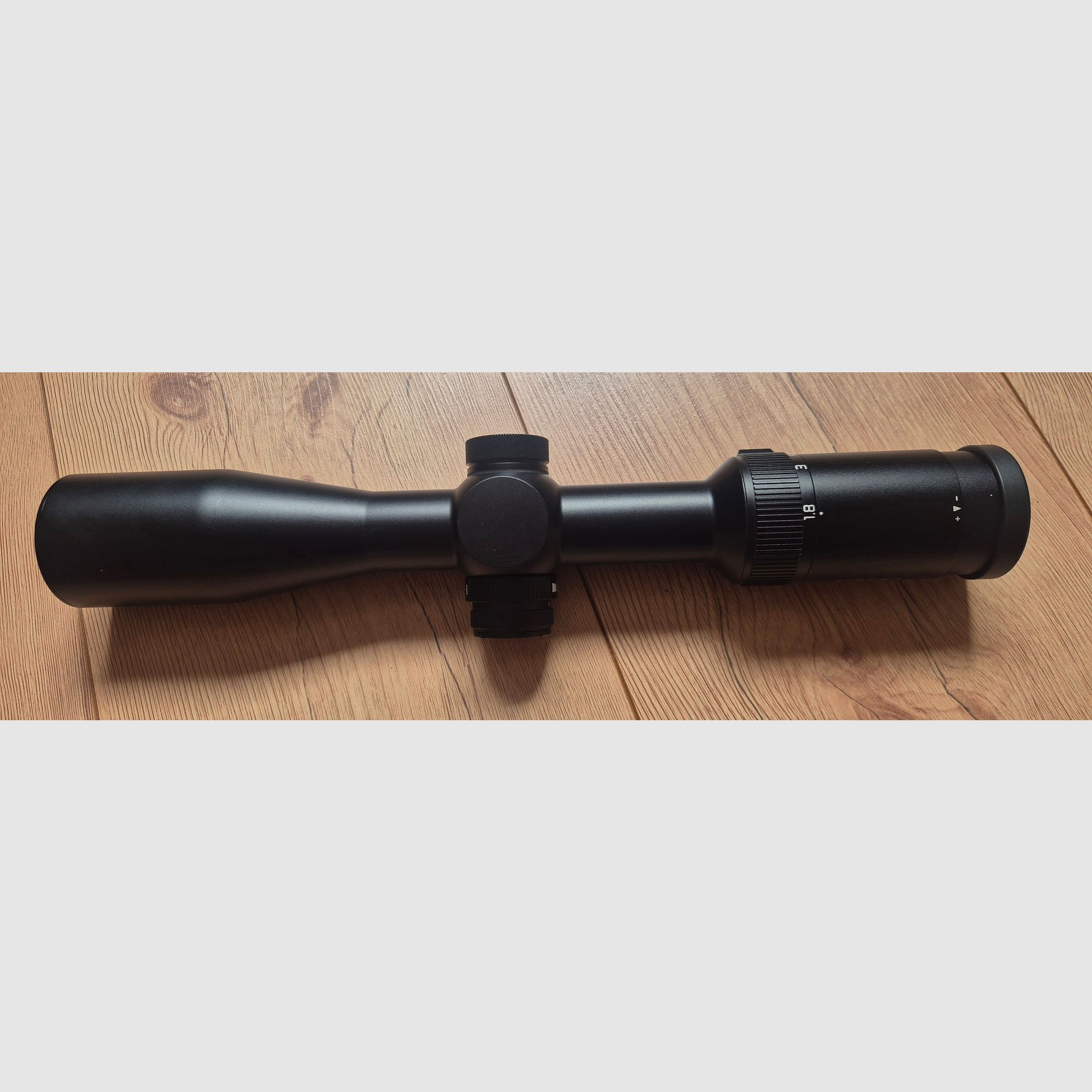 Leica Fortis 1.8-12x42i with rail like new