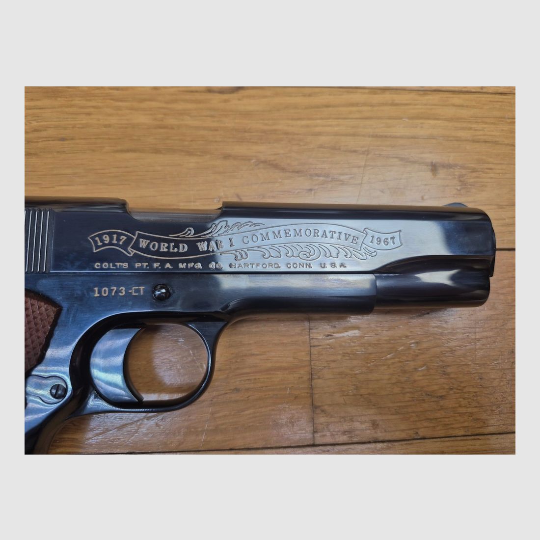 UNIQUE! Rarissime Colt 1911 (geen 1911 A1) – Herdenkingsstuk van de Slag bij Château-Thierry 20 juli 1918 – Wapen uit 1968 – Uitzonderlijke kwaliteit in Pre Series 70 – Luxueus gegraveerd en geblauwd en 100% operationeel – Zeldzaam stuk in Europa in zijn originele tentoonstellingsdoos – Als nieuw!, afbeelding 30 van 33